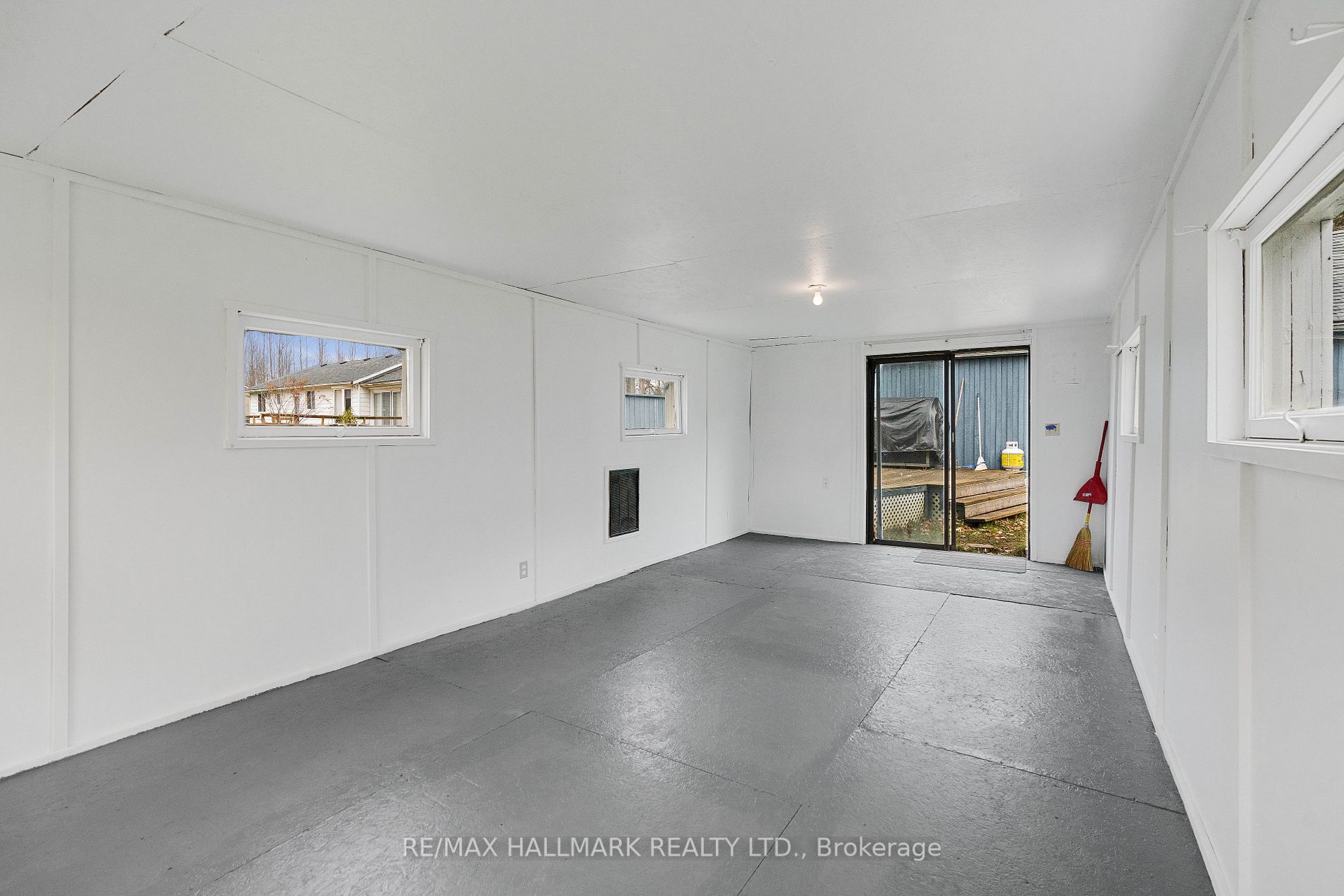 230 Parkview Dr
