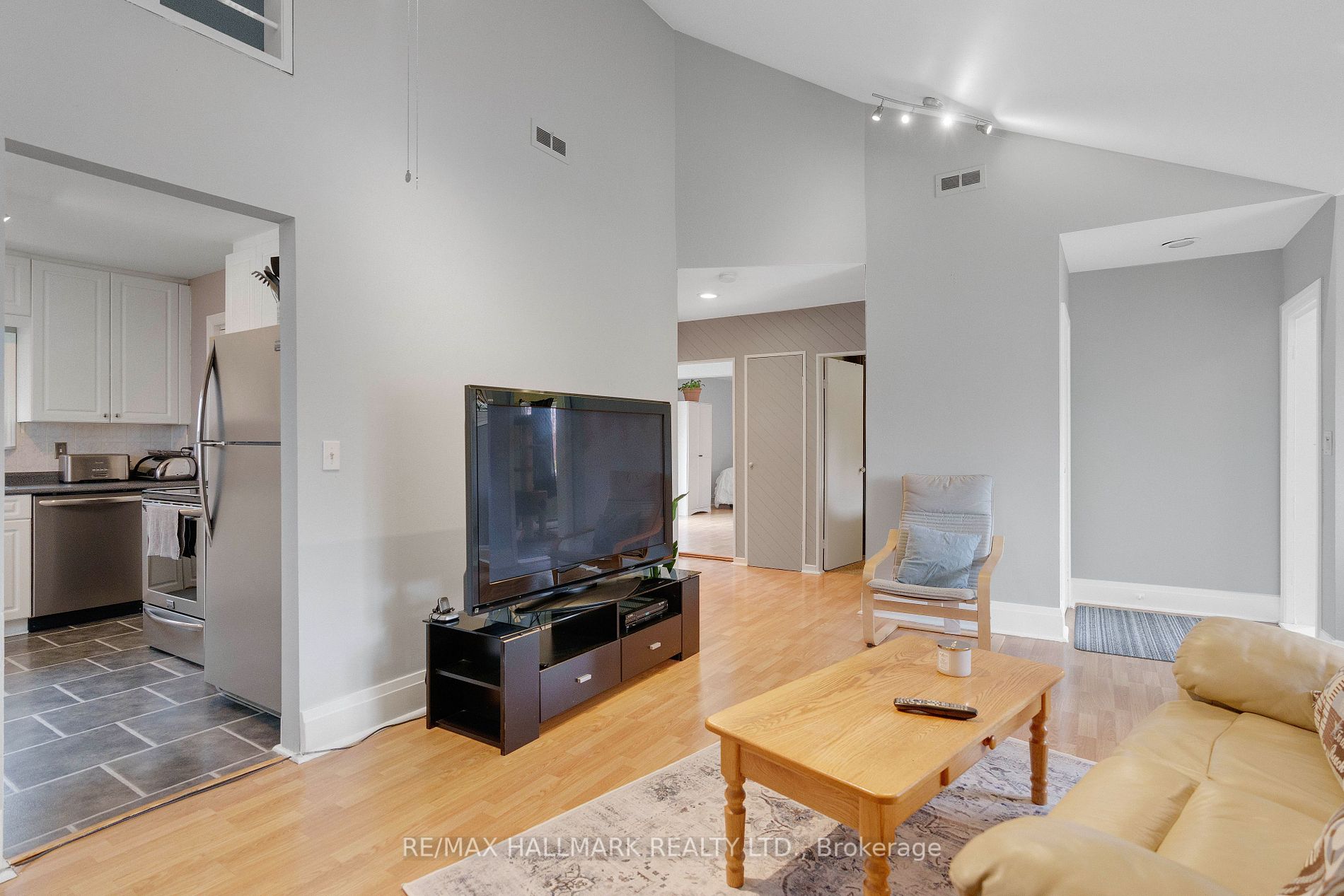 230 Parkview Dr