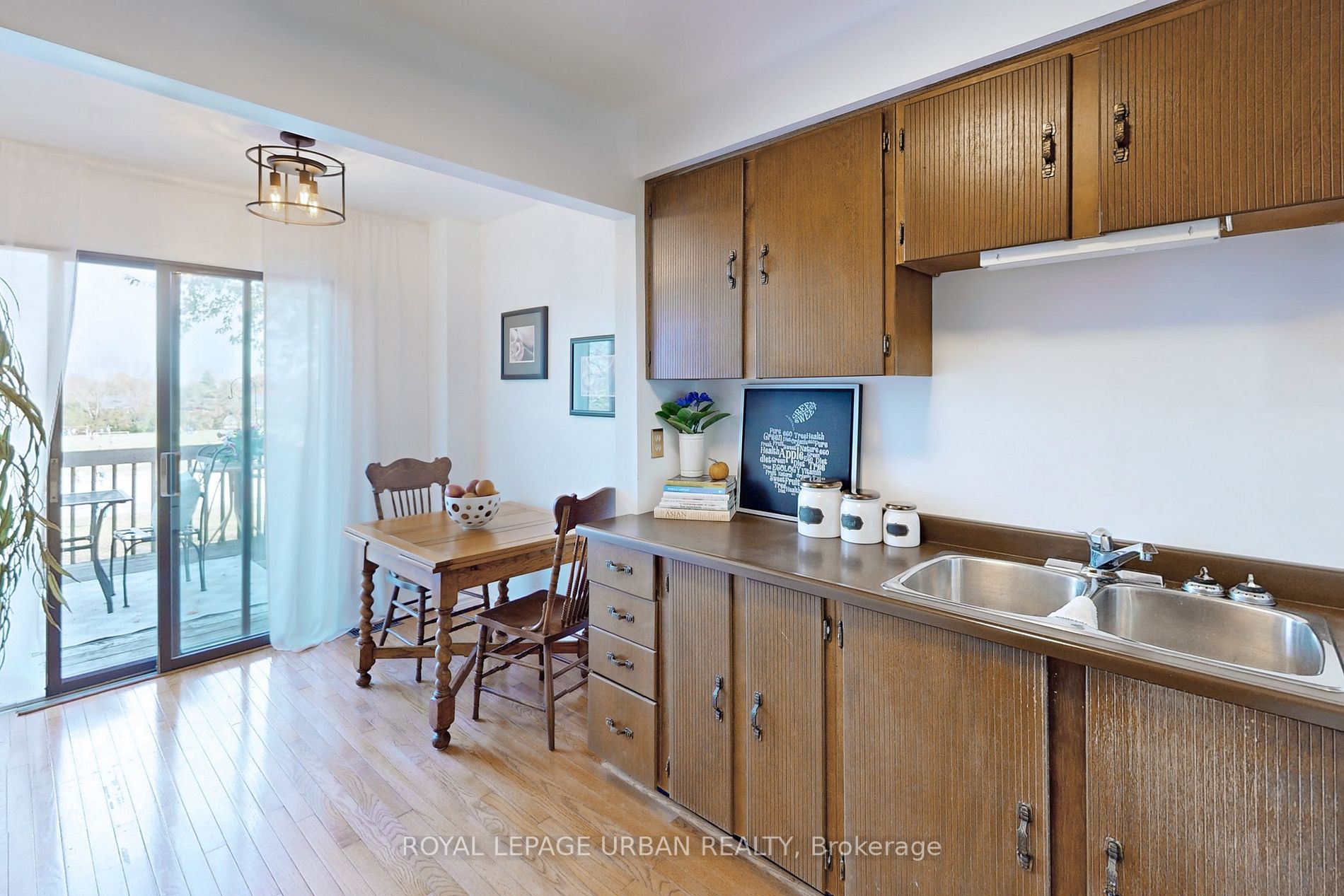36 Foxglove Crt
