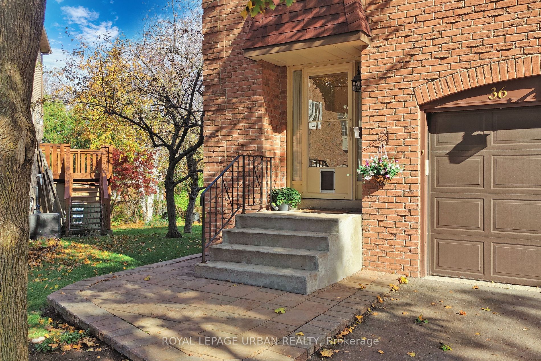 36 Foxglove Crt