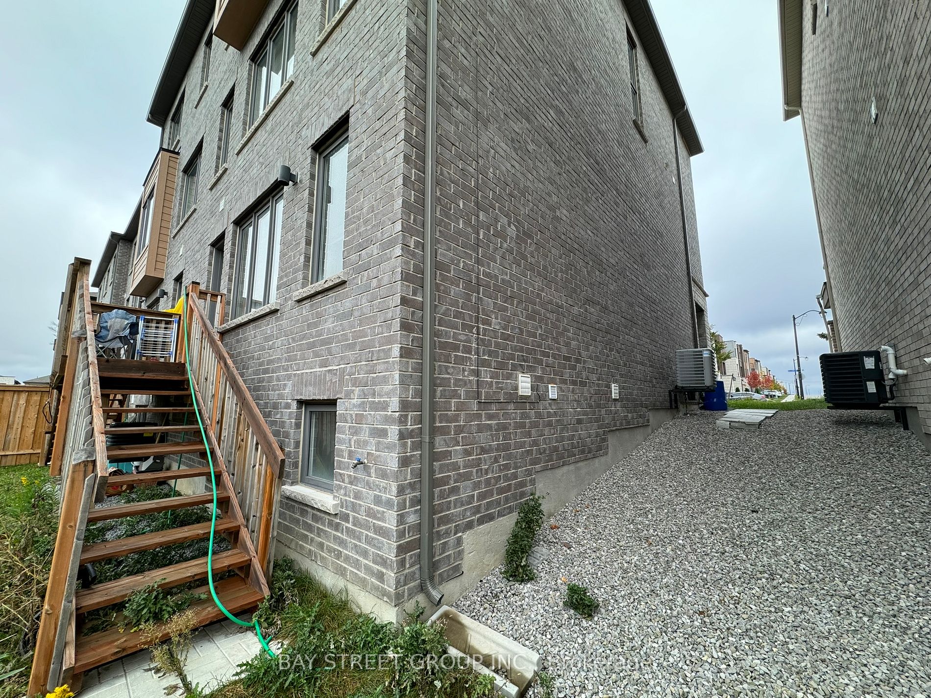 76 Allure St