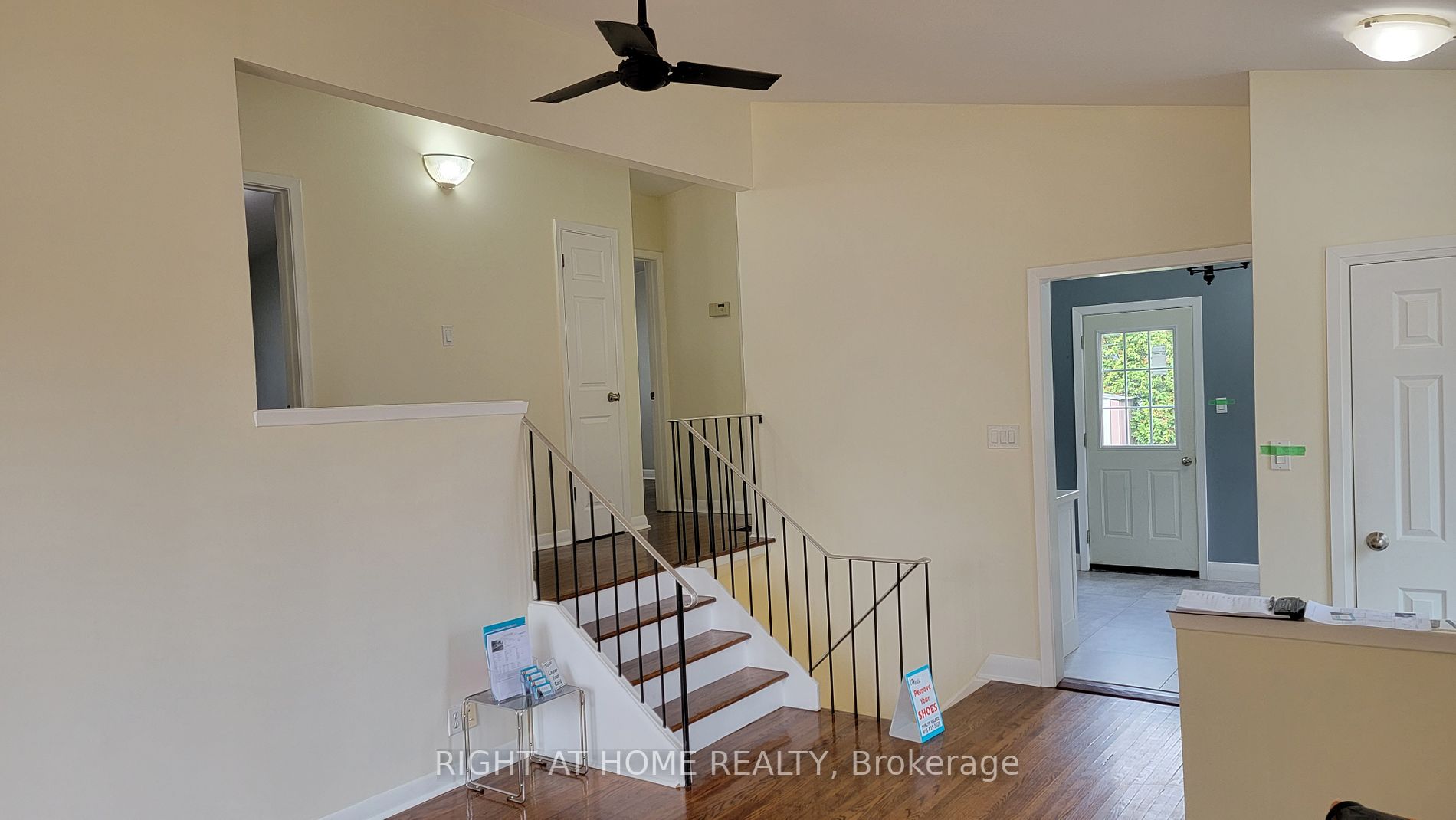 82 Murray Dr