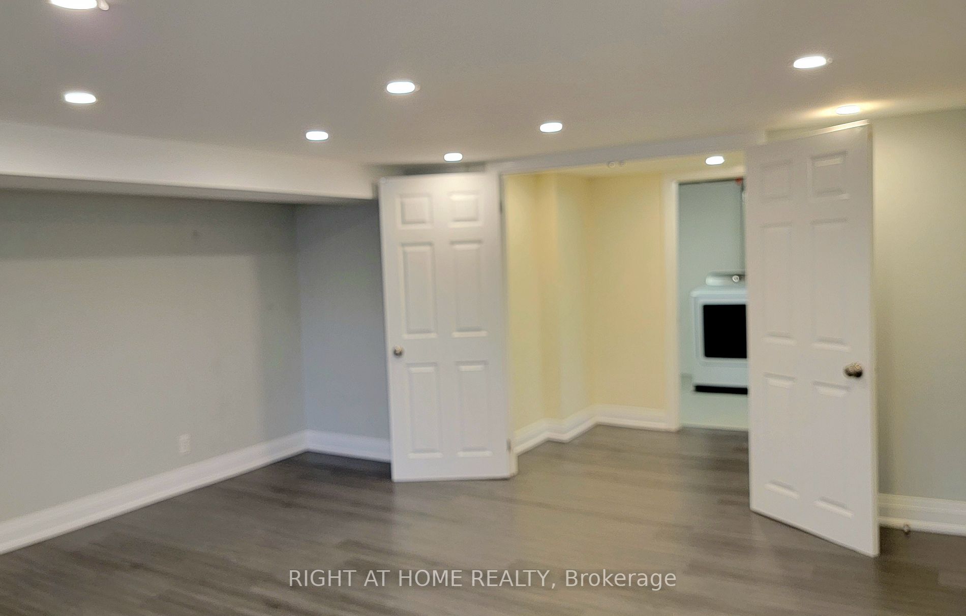82 Murray Dr