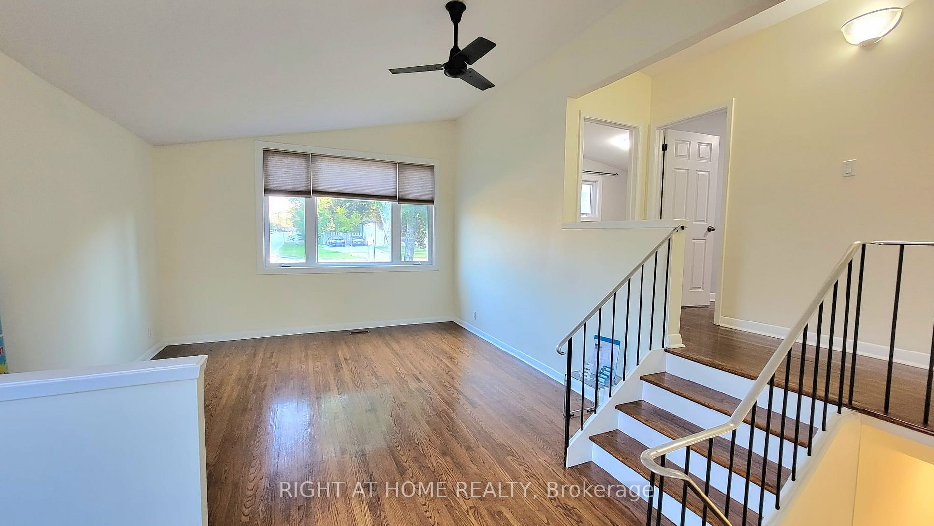 82 Murray Dr