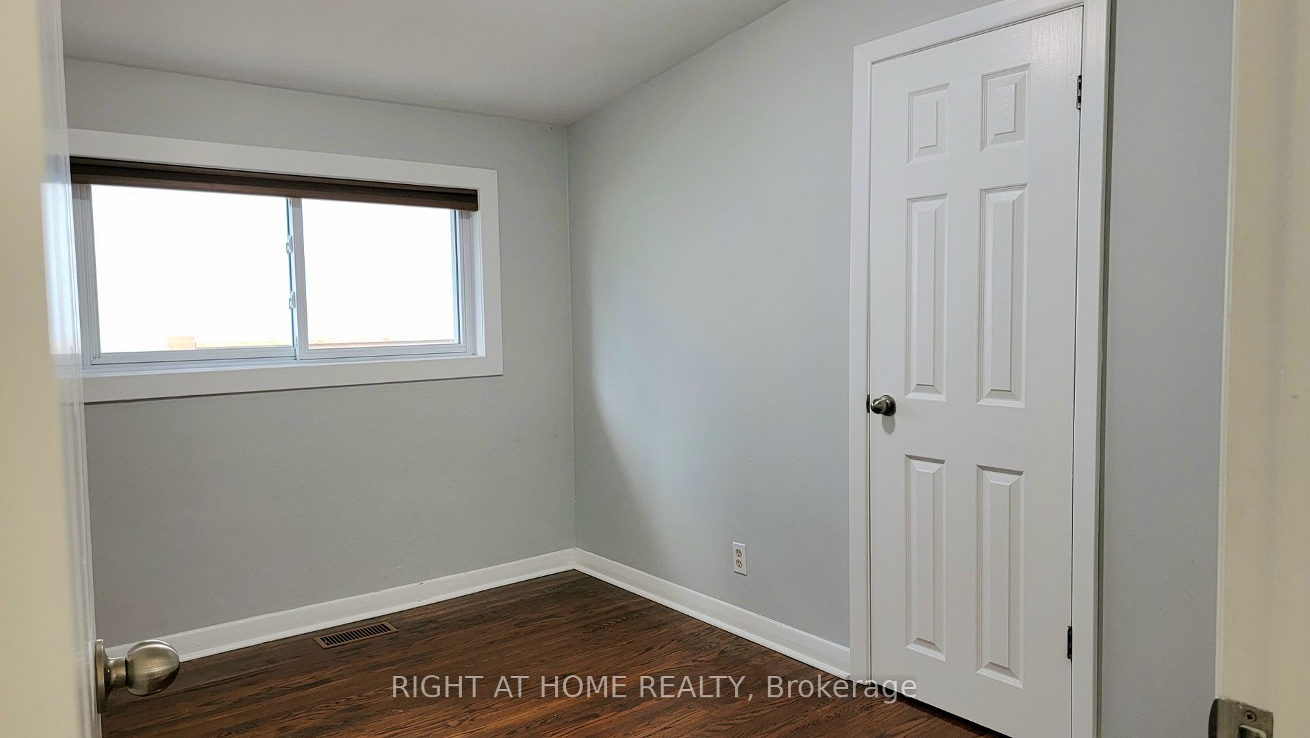 82 Murray Dr