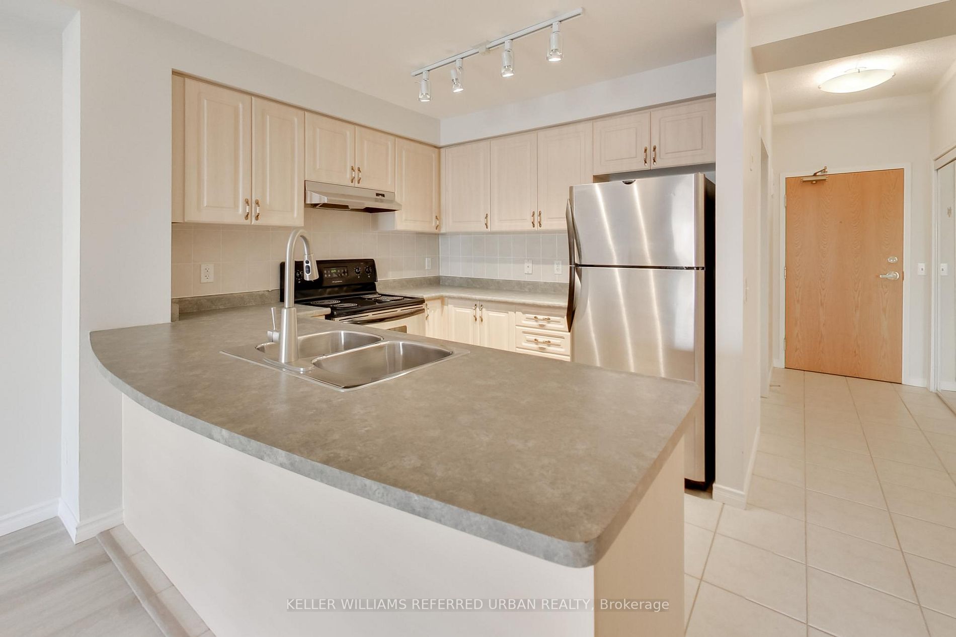 1 Maison Parc Crt, #203