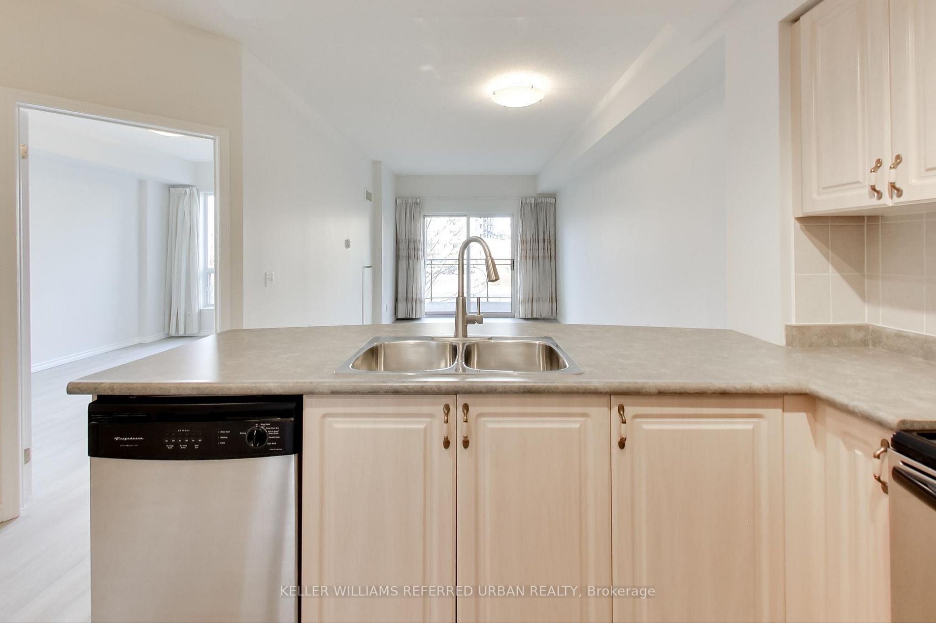 1 Maison Parc Crt, #203