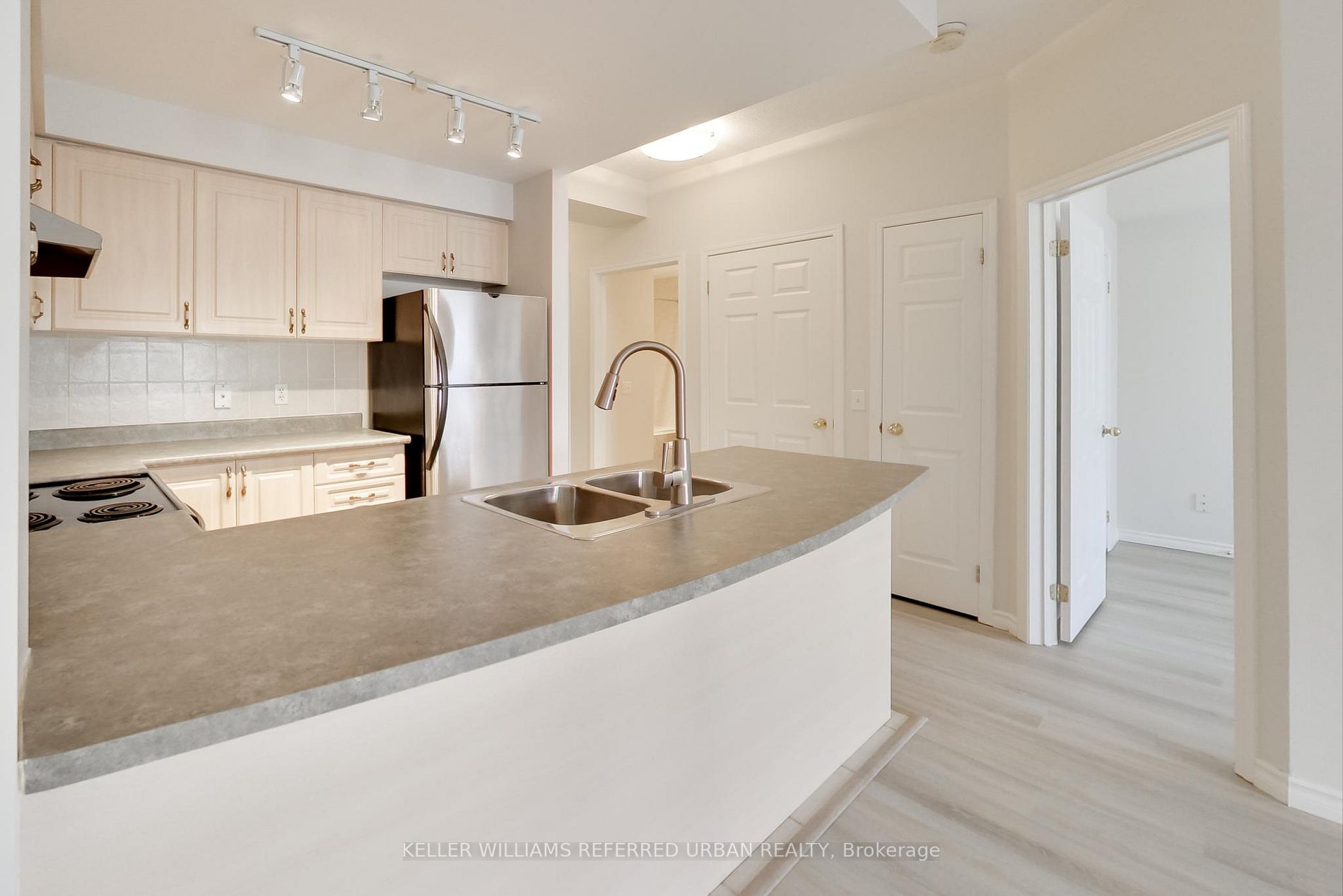 1 Maison Parc Crt, #203