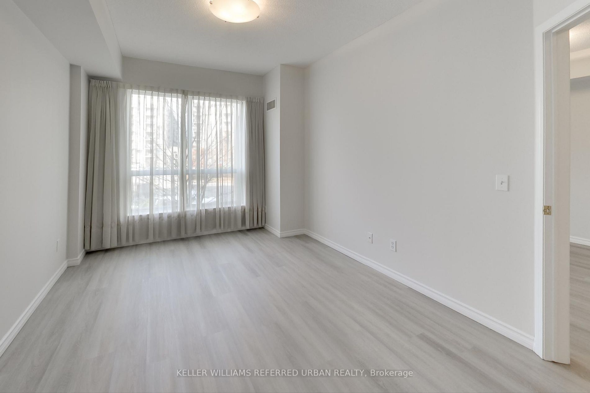 1 Maison Parc Crt, #203
