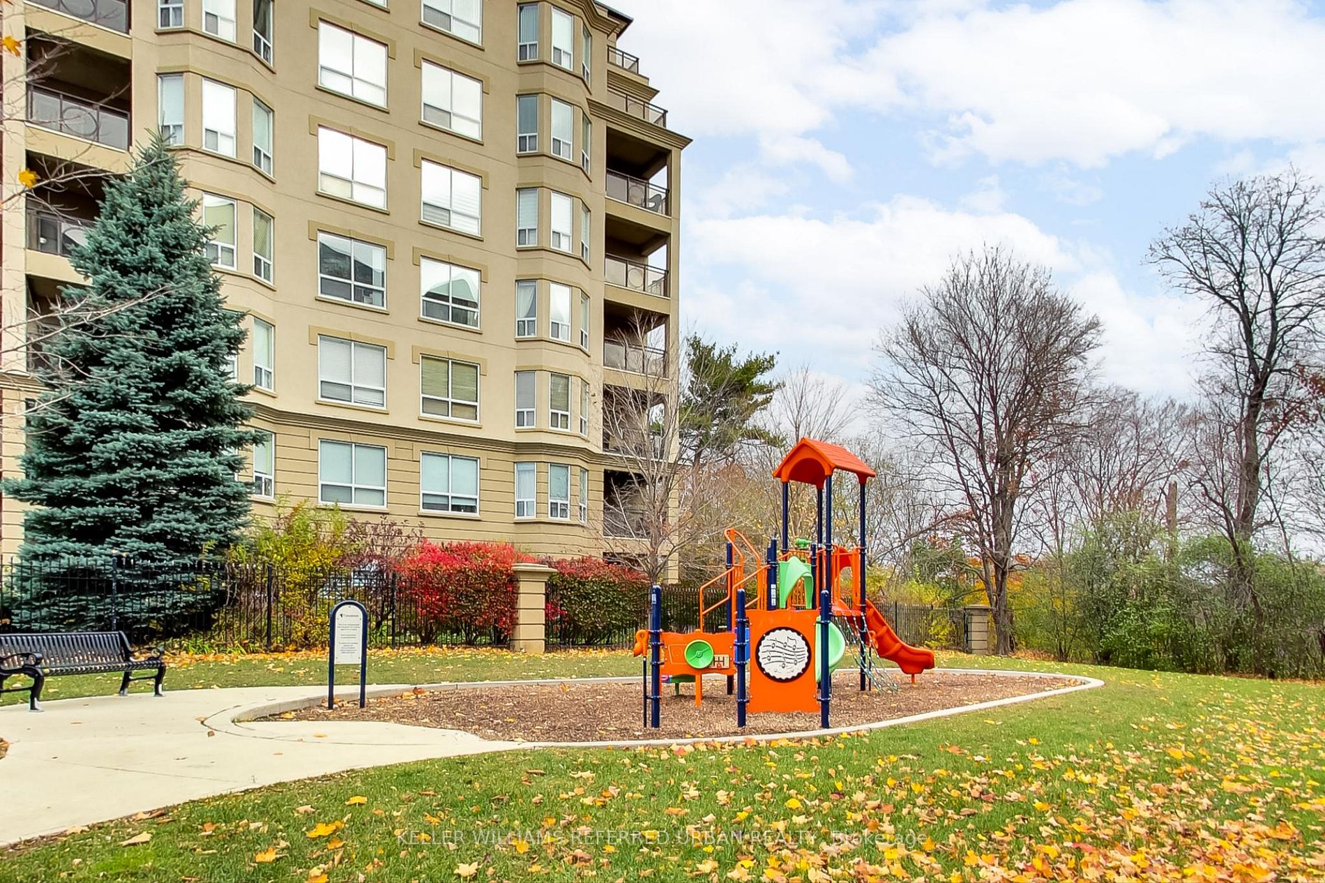 1 Maison Parc Crt, #203