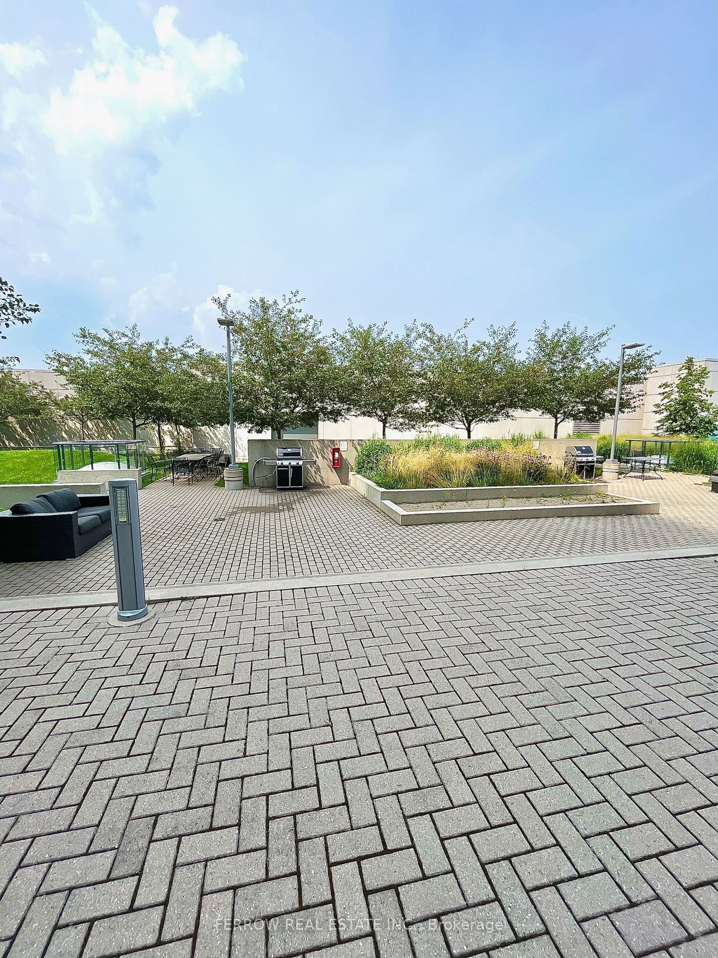 7165 Yonge St, #801