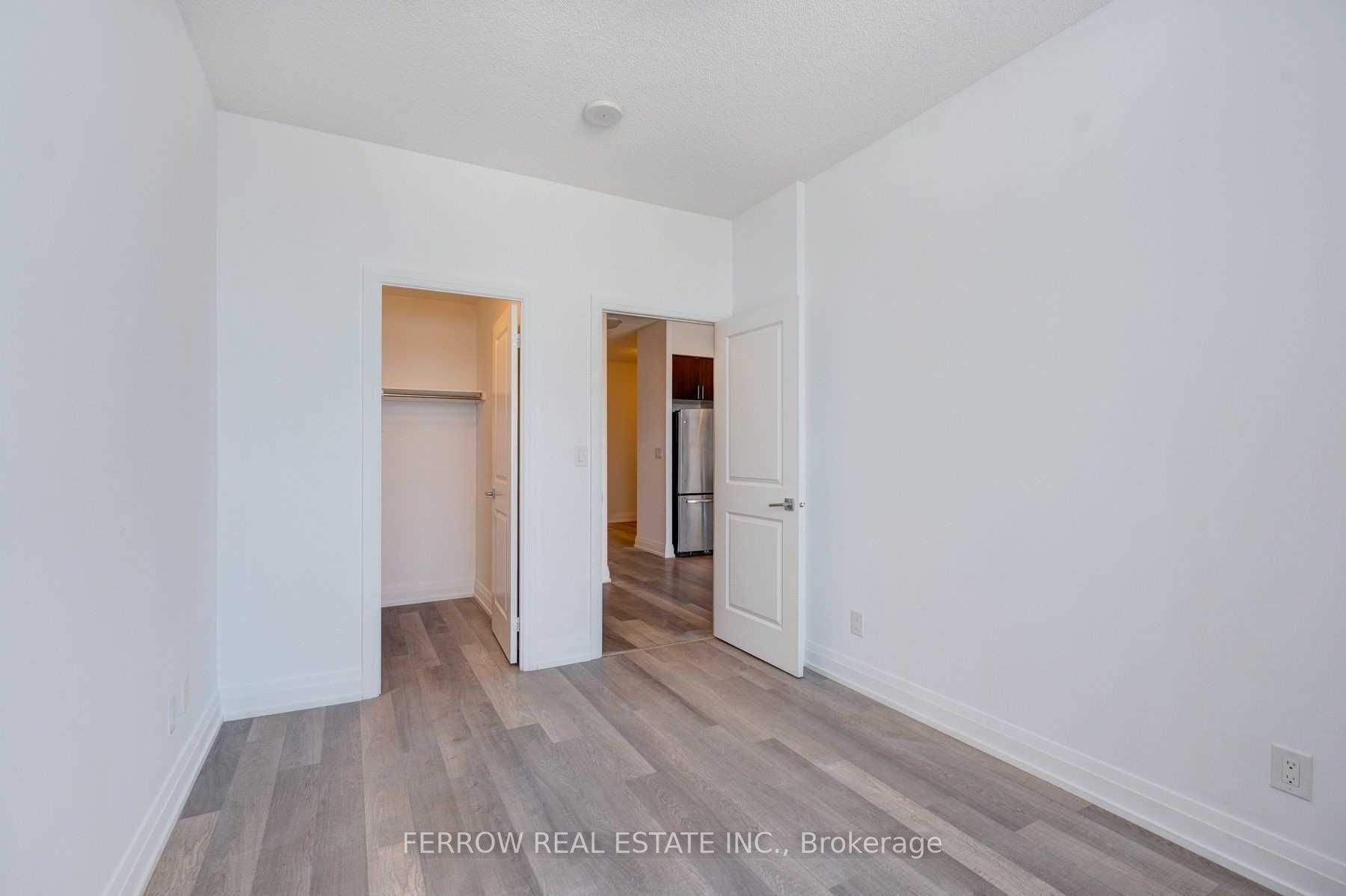 7165 Yonge St, #801