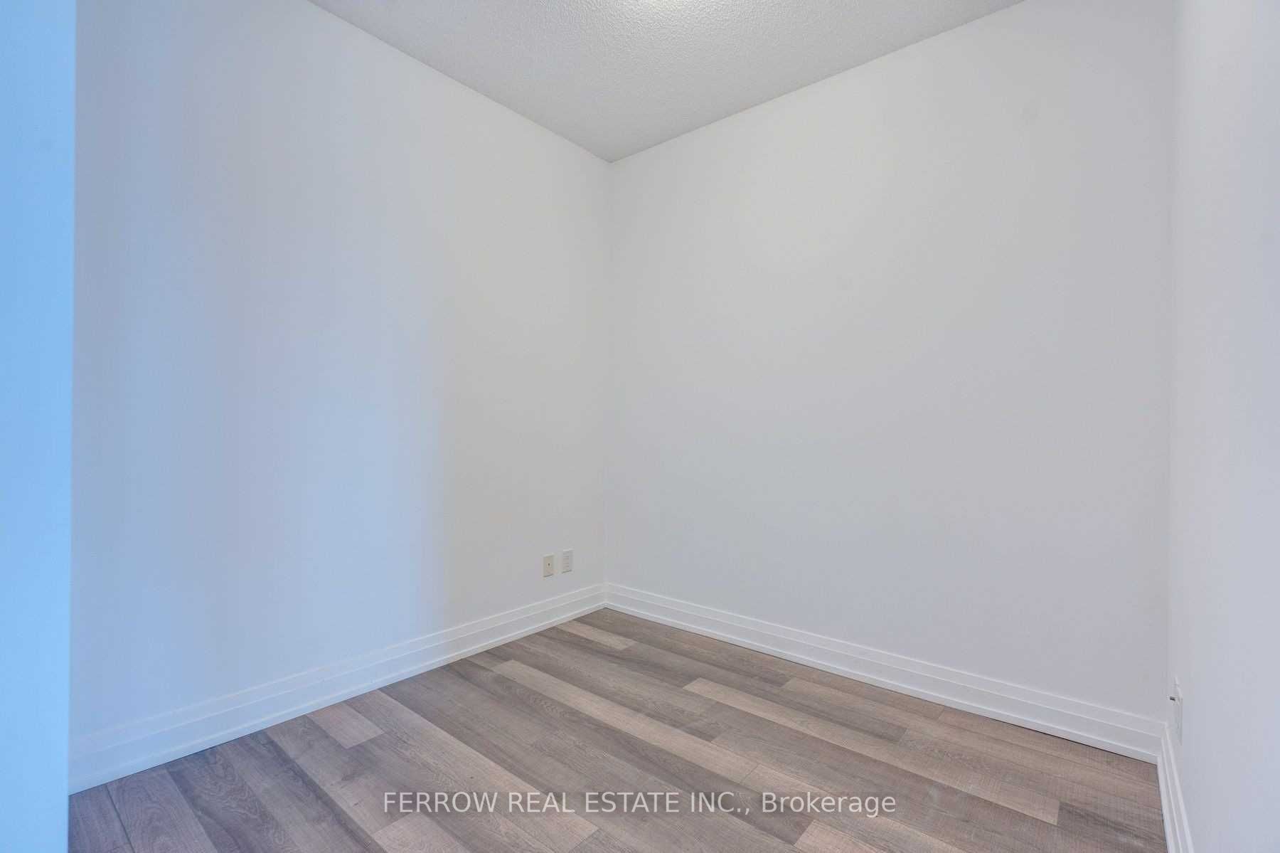 7165 Yonge St, #801
