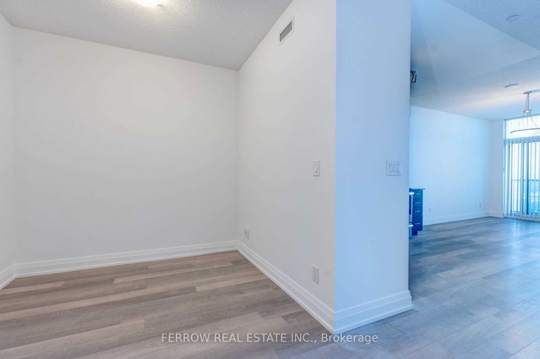 7165 Yonge St, #801