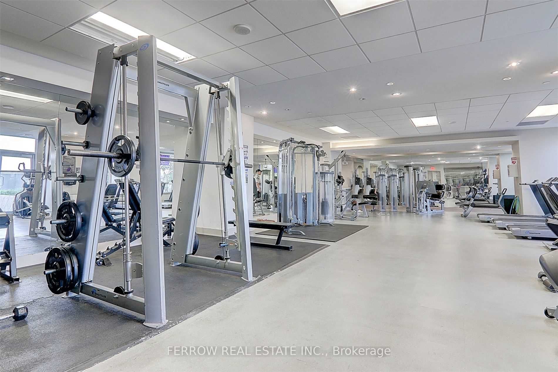 7165 Yonge St, #801