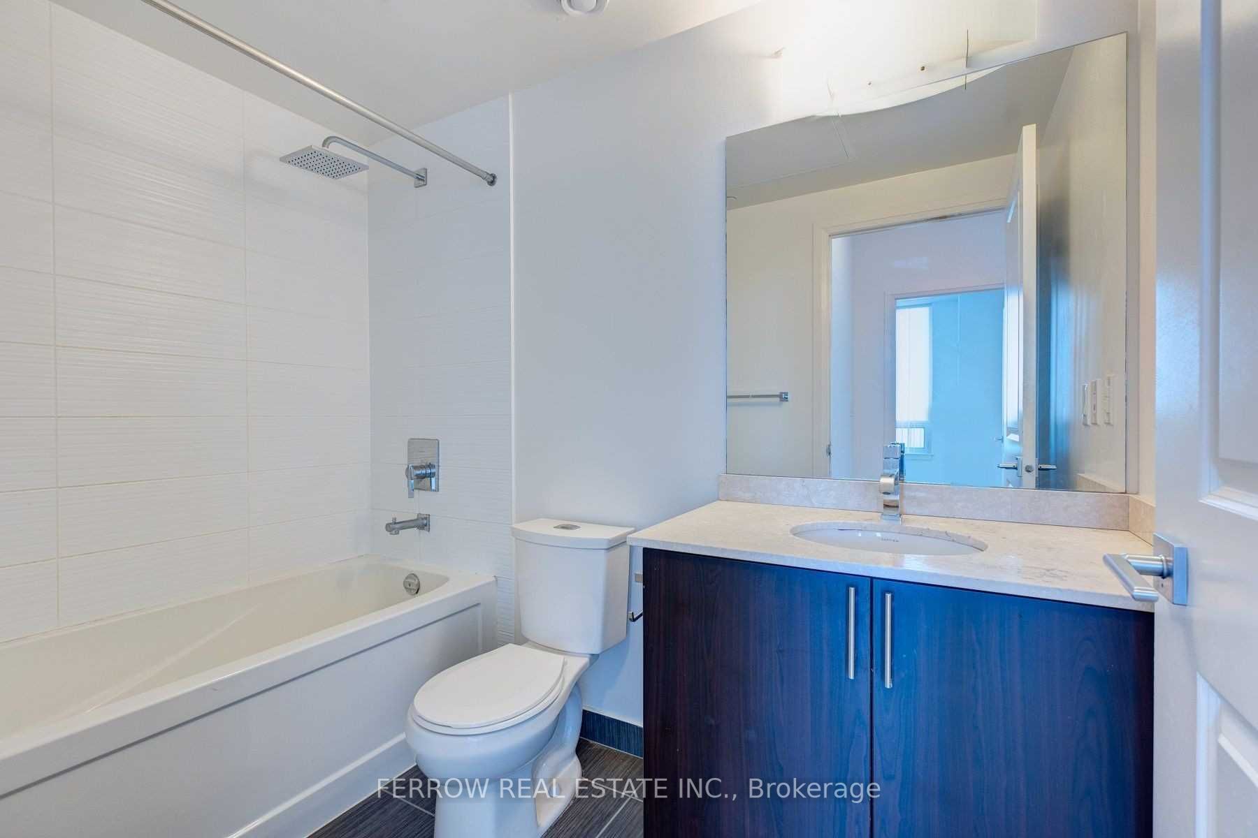 7165 Yonge St, #801