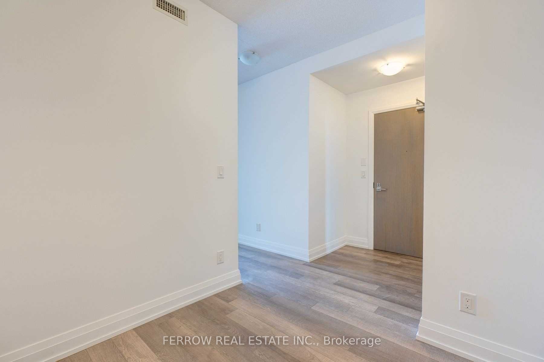 7165 Yonge St, #801