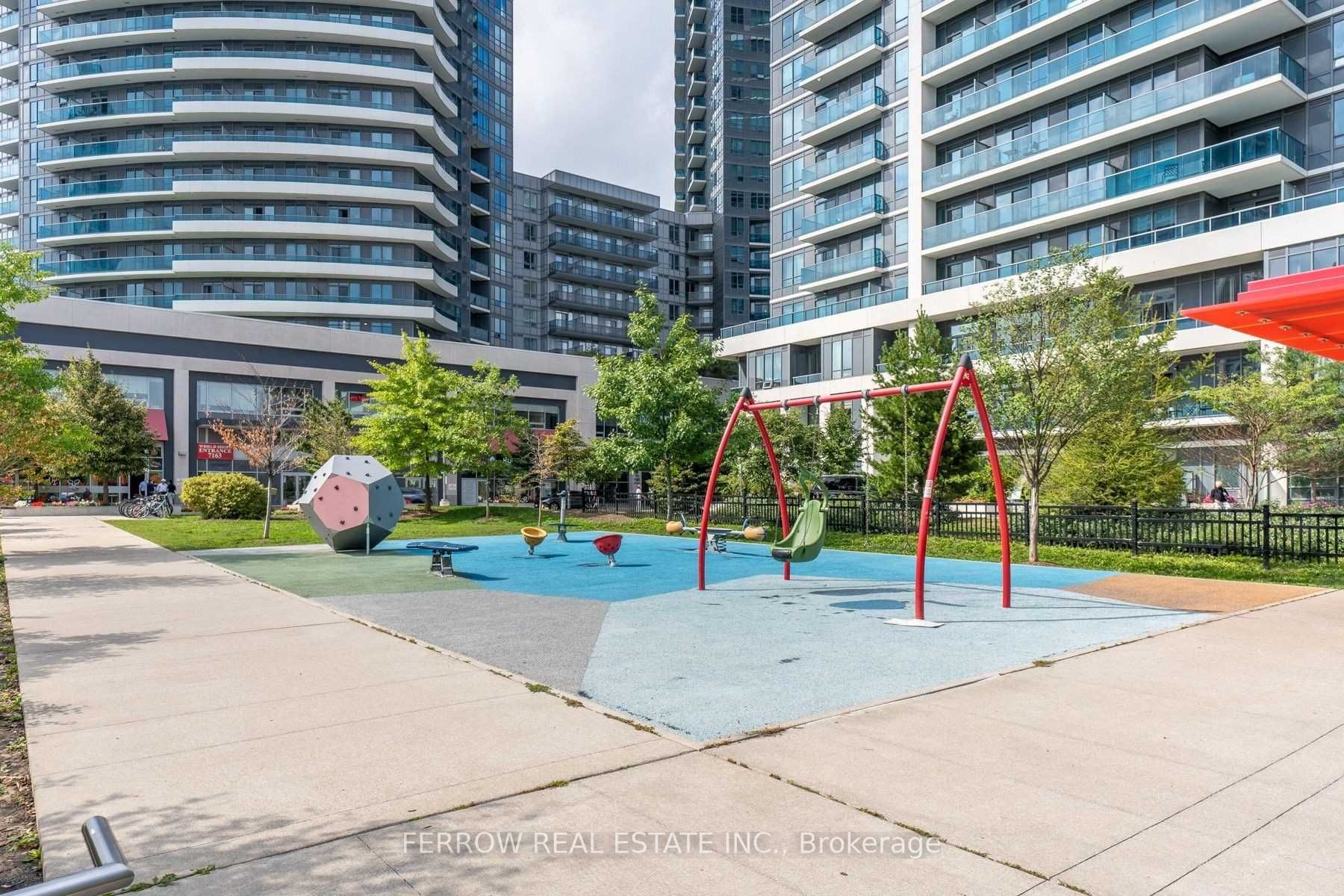 7165 Yonge St, #801