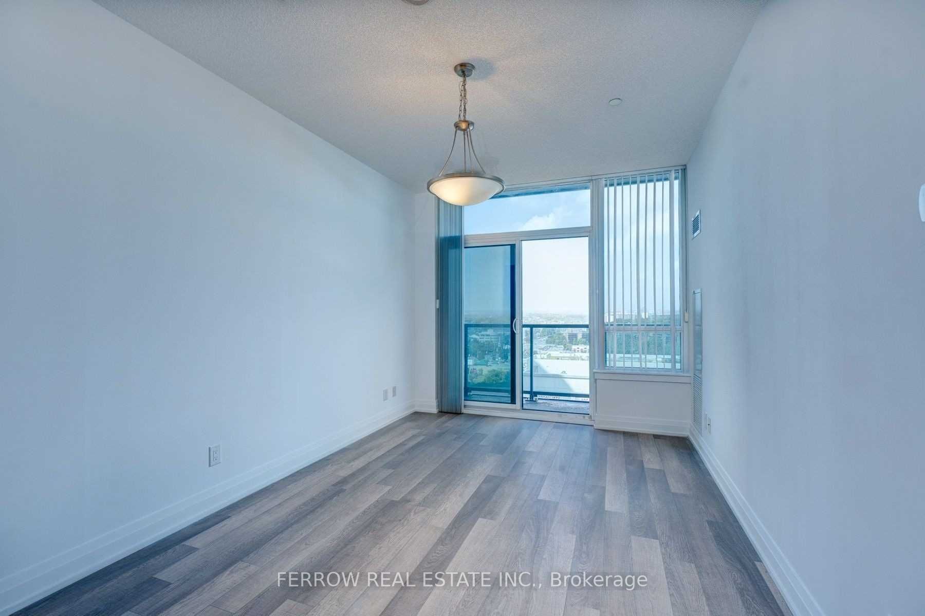 7165 Yonge St, #801