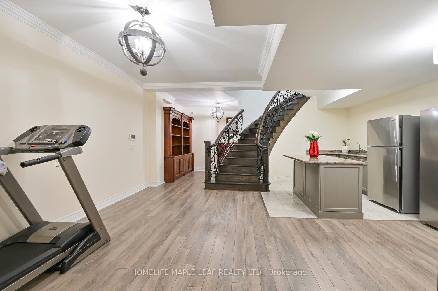 378 Woodgate Pines Dr S