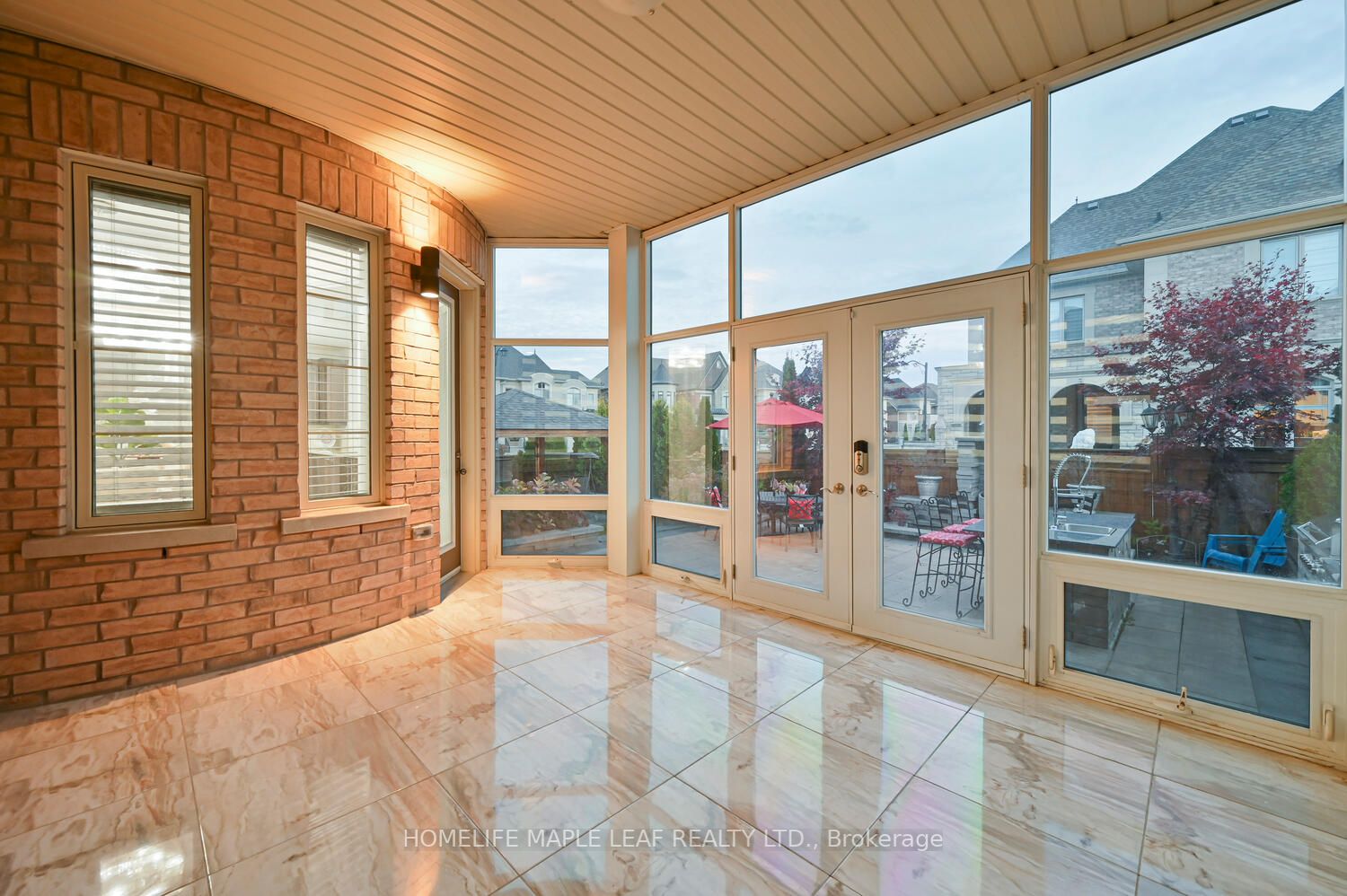 378 Woodgate Pines Dr S