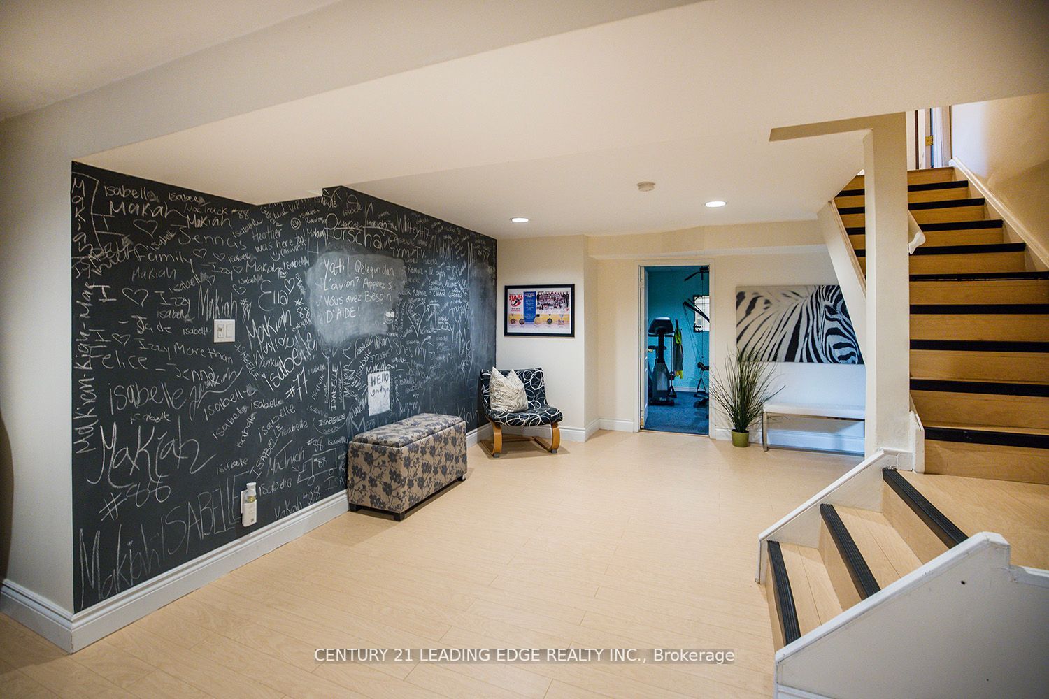 11 Thornbay Dr