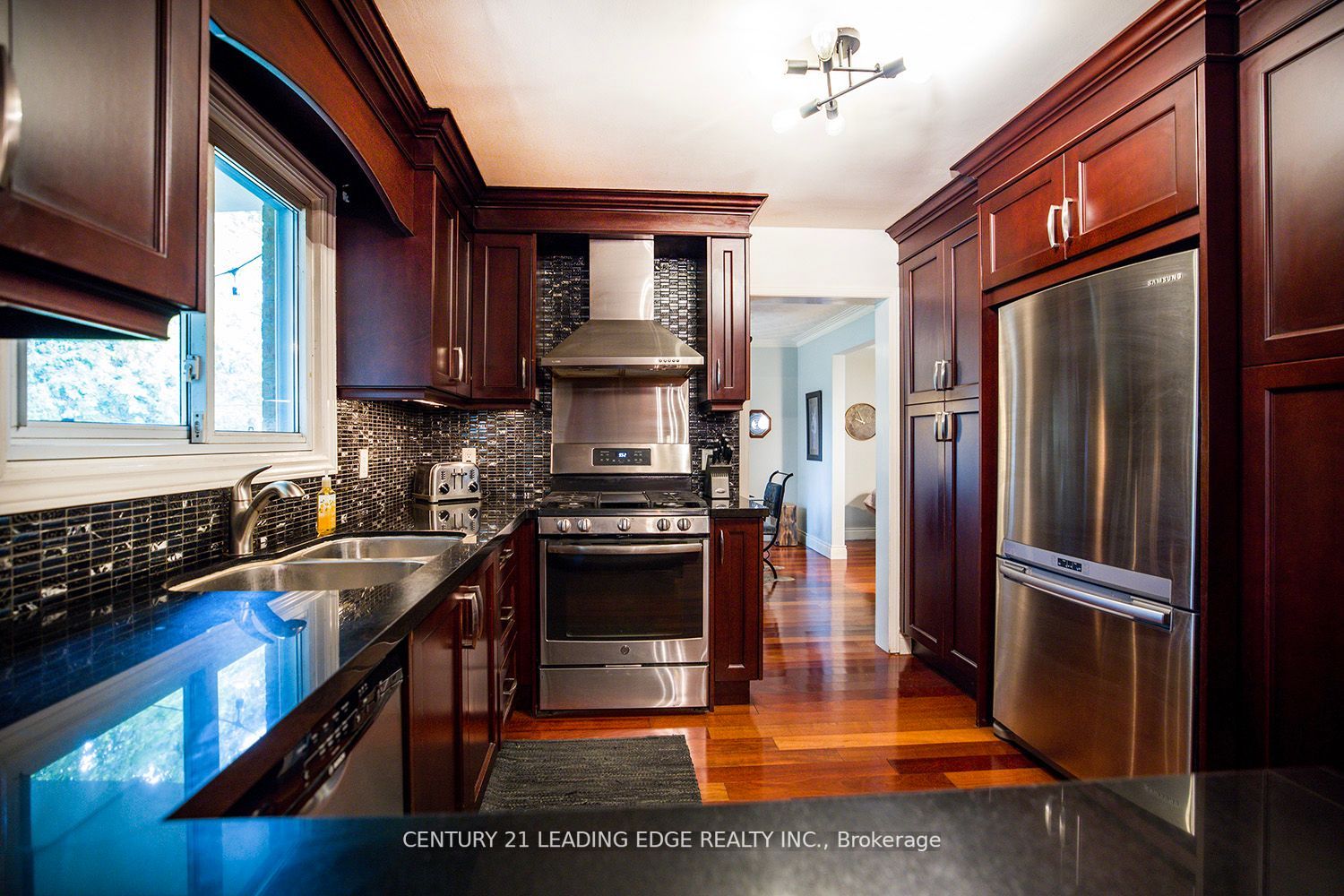 11 Thornbay Dr