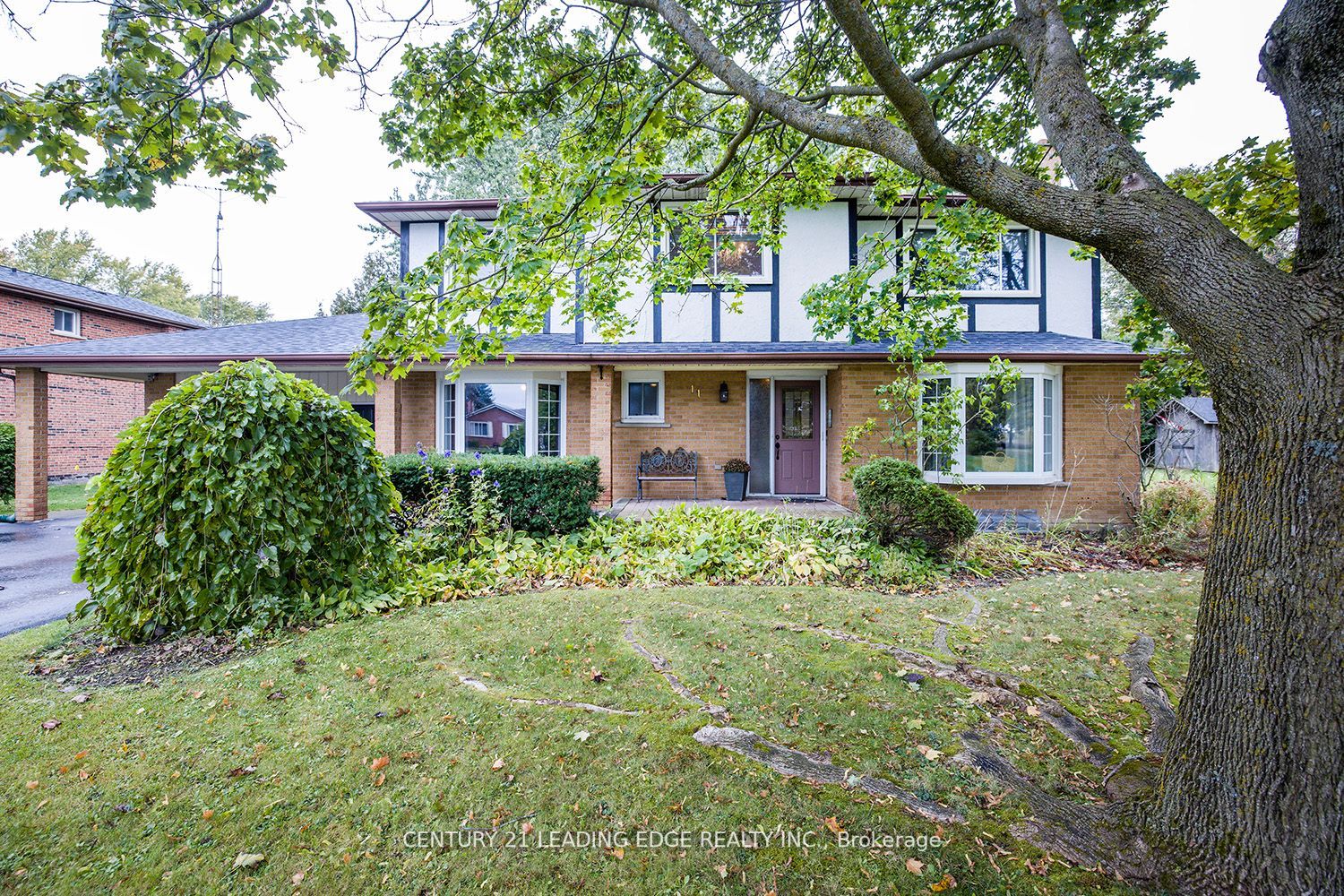 11 Thornbay Dr
