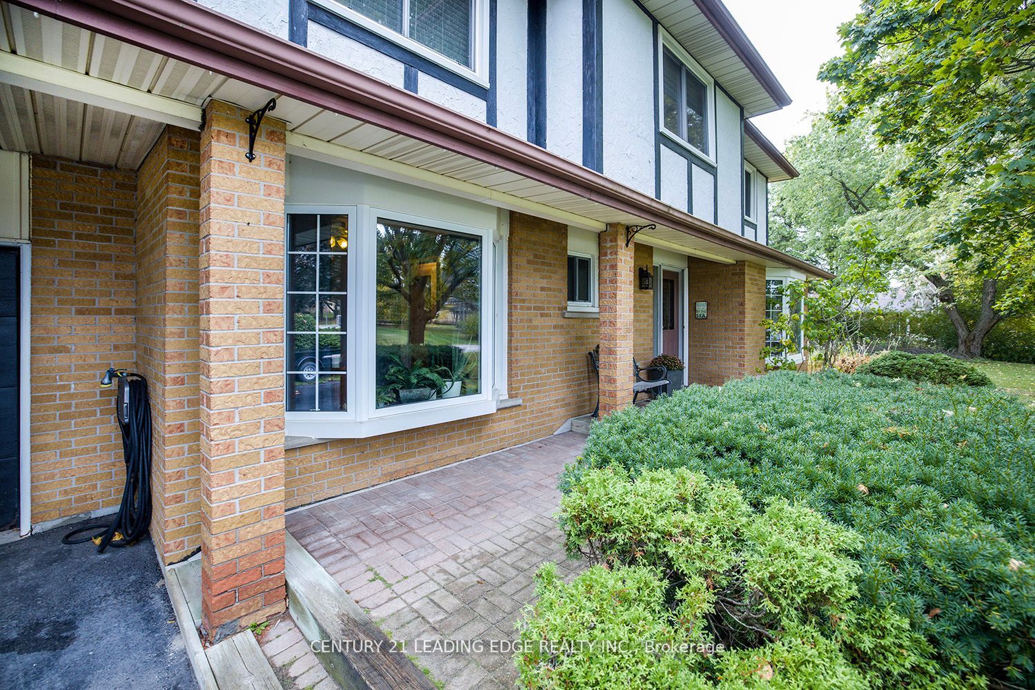 11 Thornbay Dr