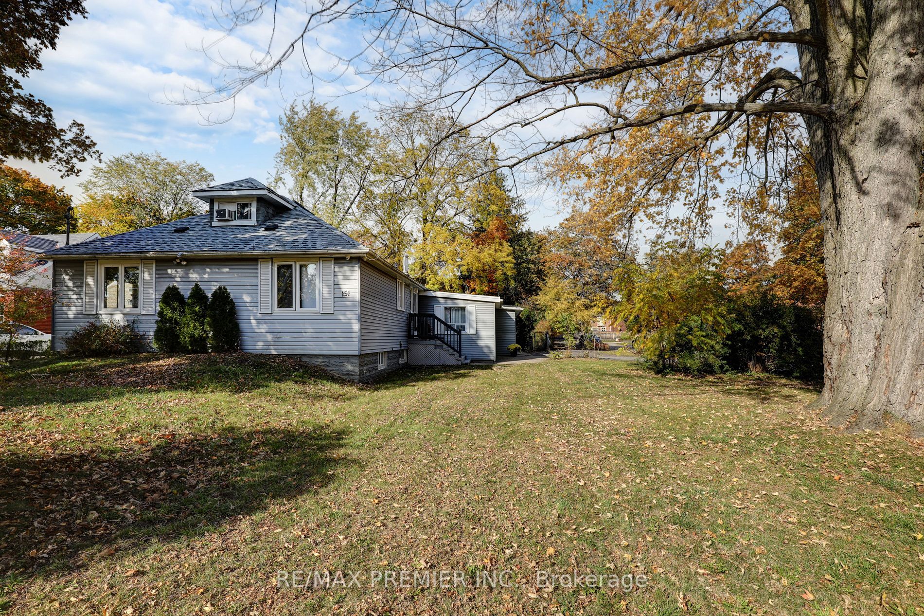151 Richmond St