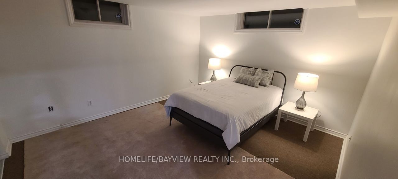 114 Holm Crescent, #LOWER L