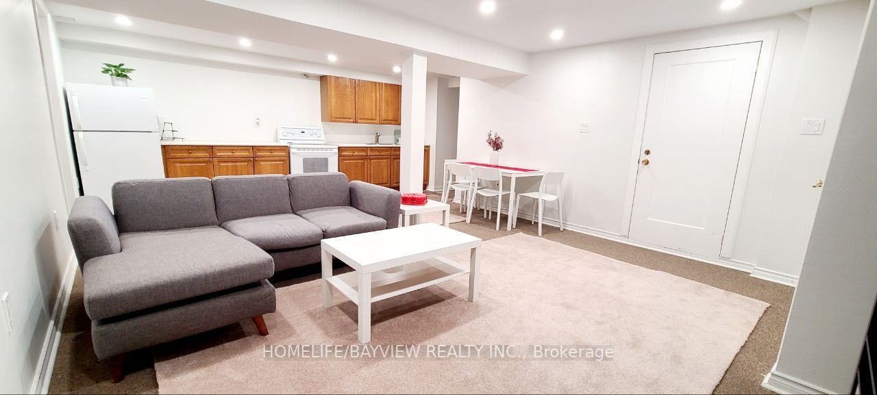 114 Holm Crescent, #LOWER L