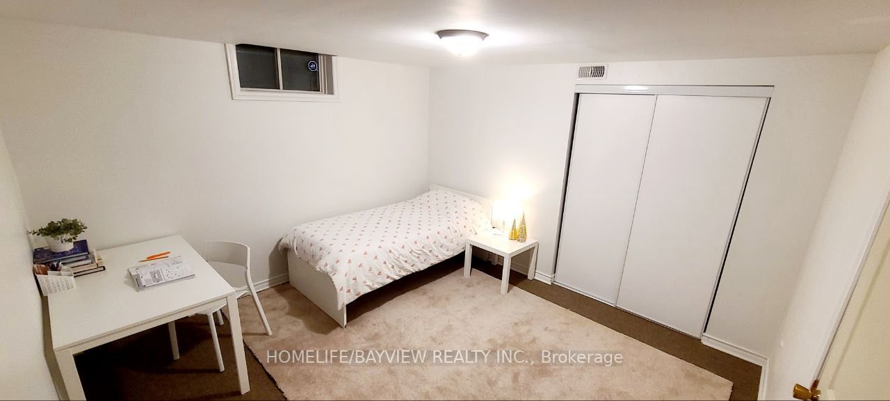 114 Holm Crescent, #LOWER L