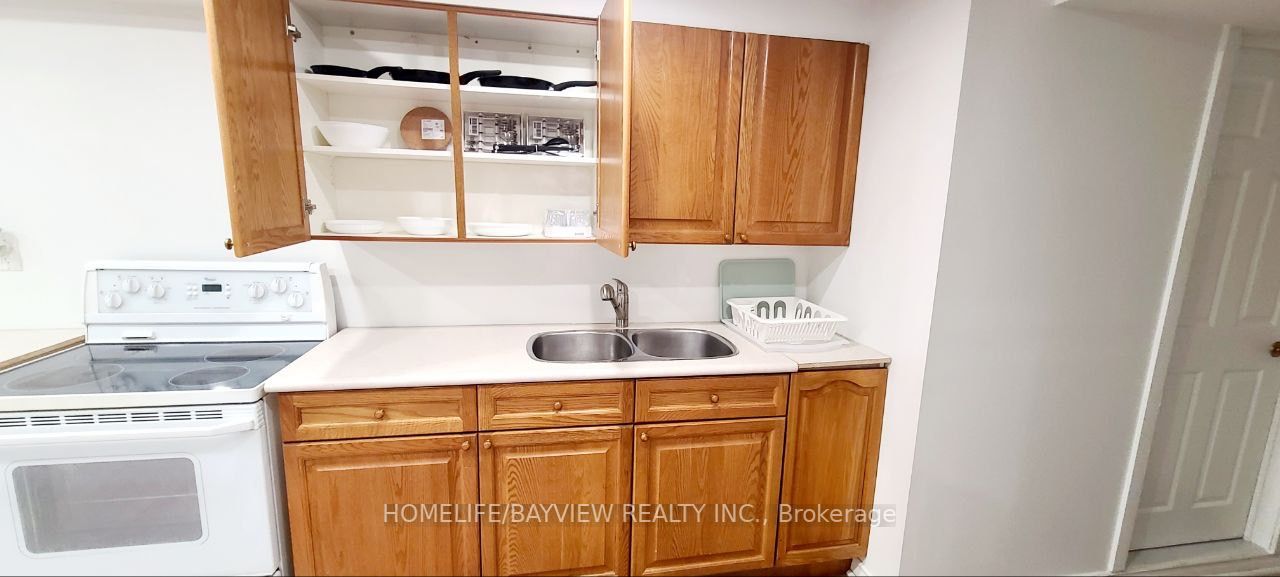 114 Holm Crescent, #LOWER L