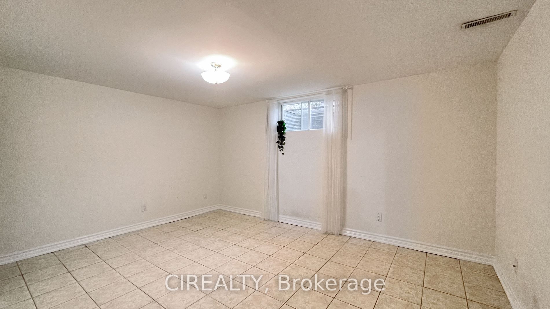 71 Findhorn Cres, #Lower