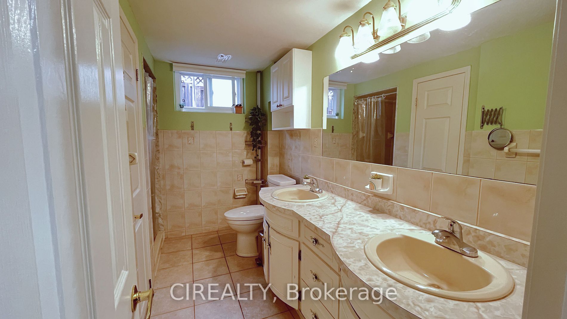 71 Findhorn Cres, #Lower