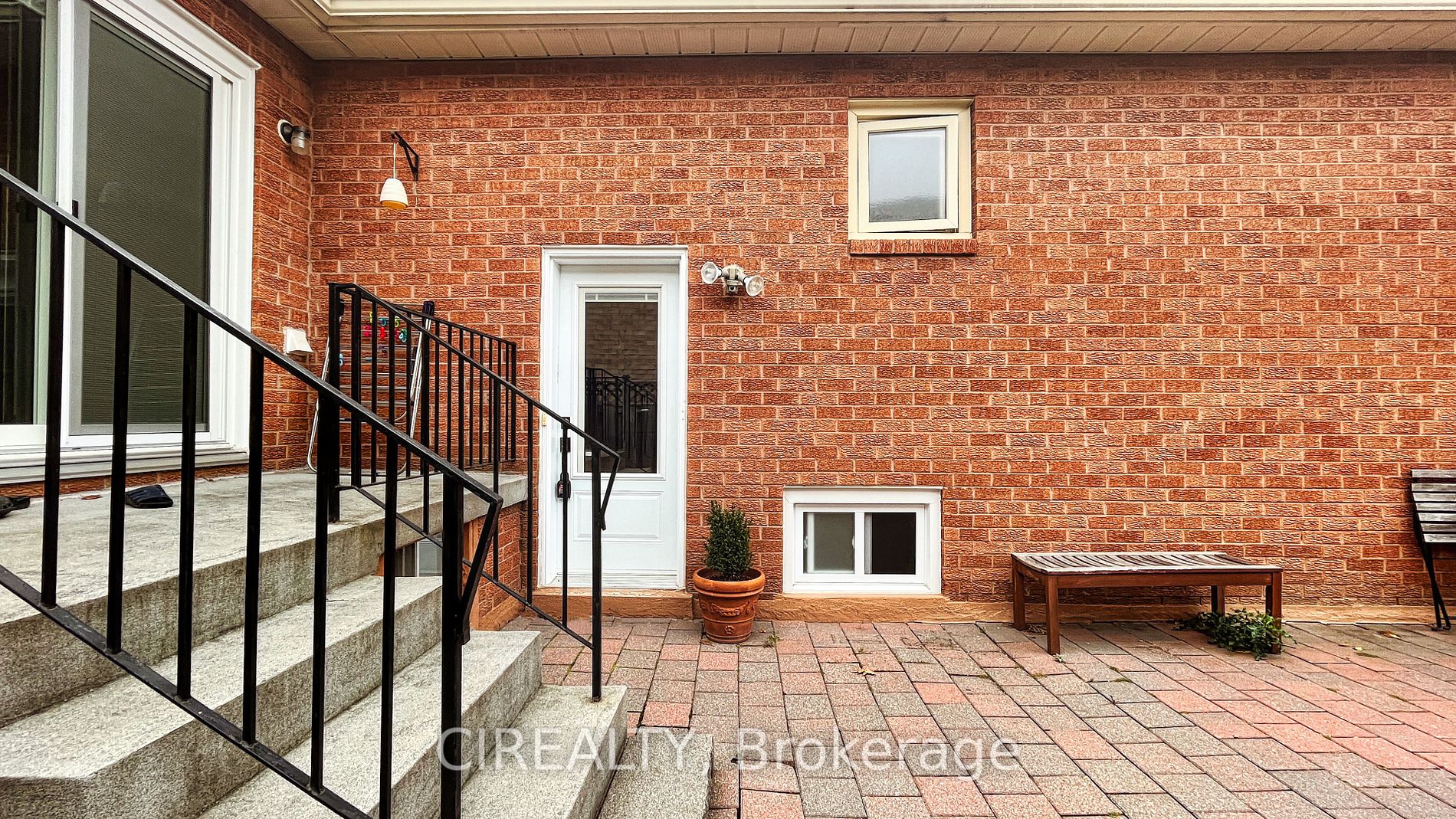 71 Findhorn Cres, #Lower