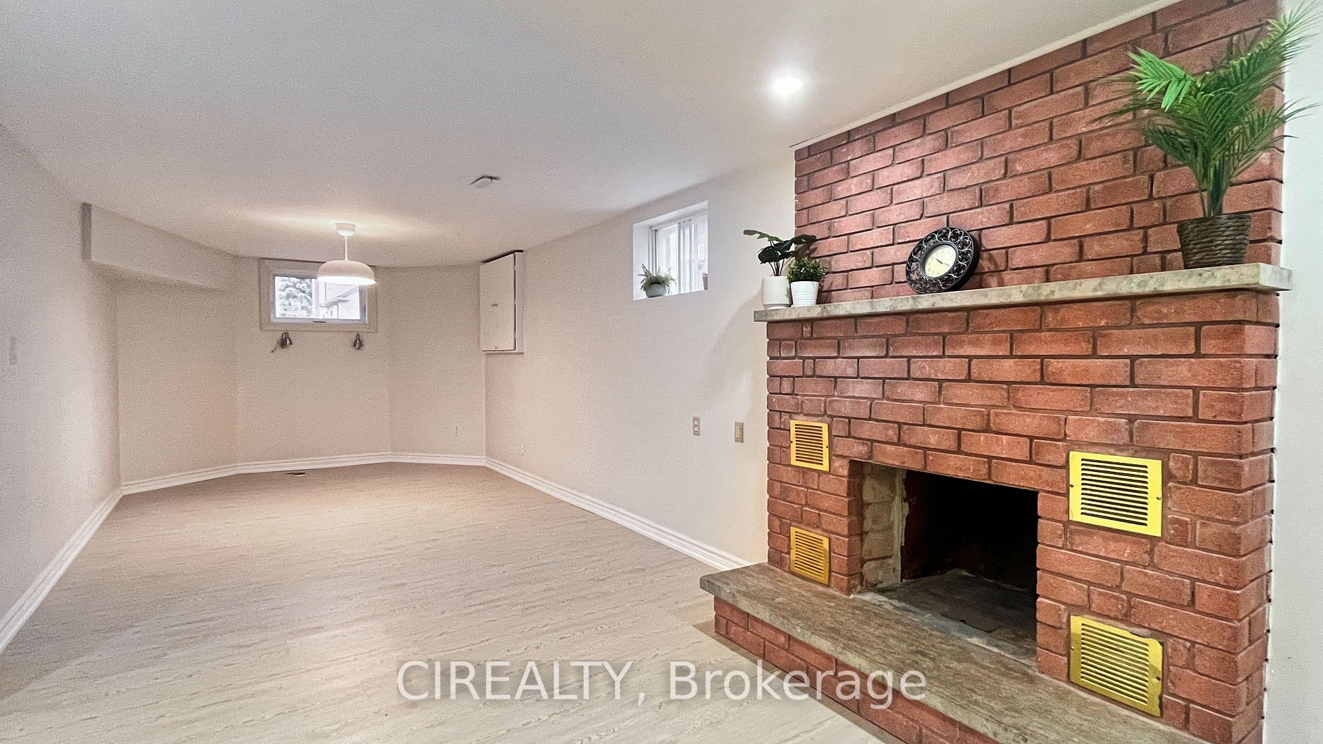 71 Findhorn Cres, #Lower
