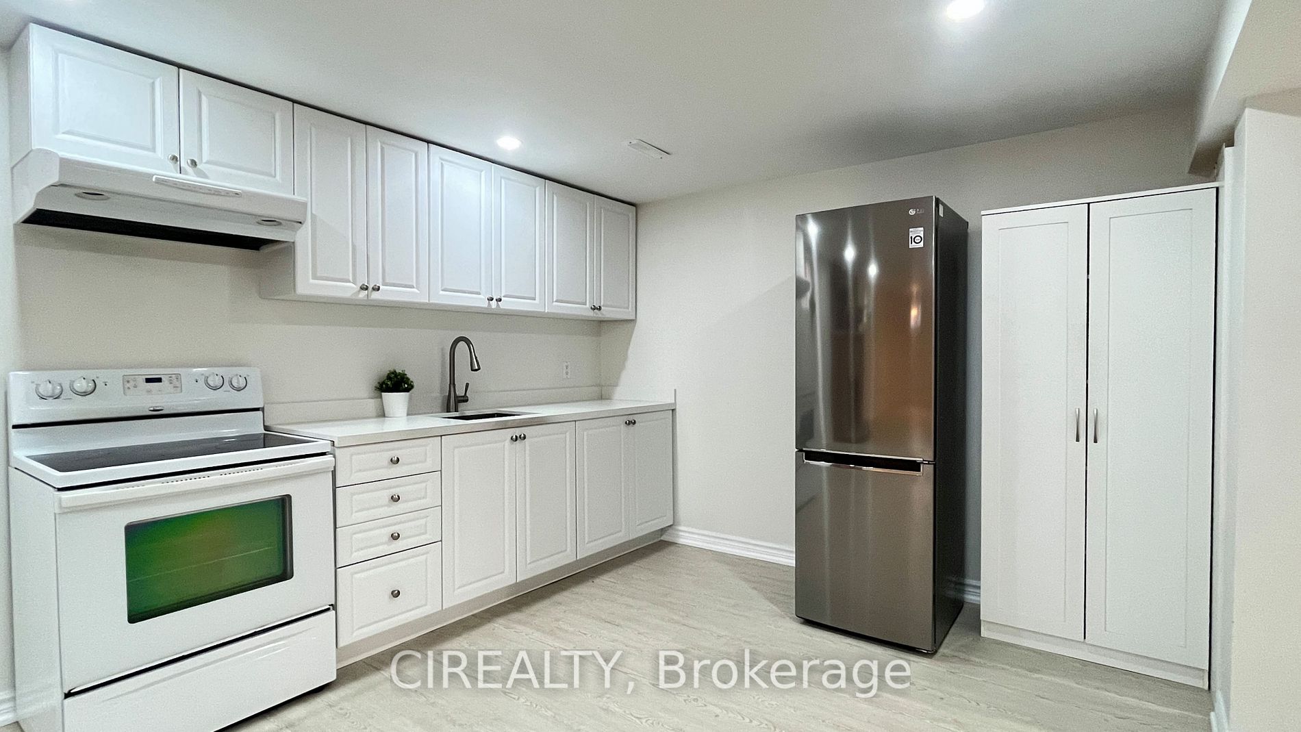 71 Findhorn Cres, #Lower