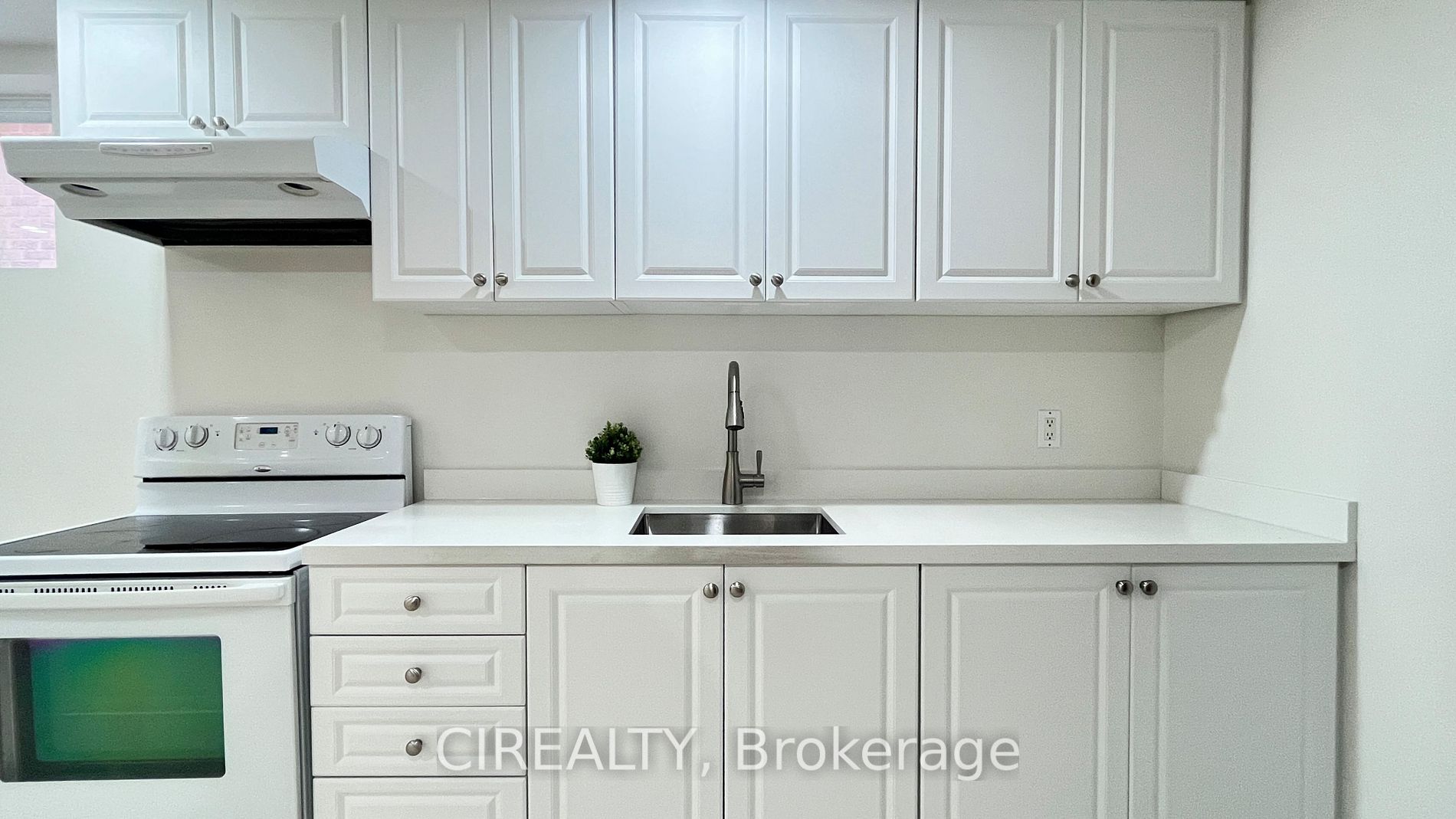 71 Findhorn Cres, #Lower