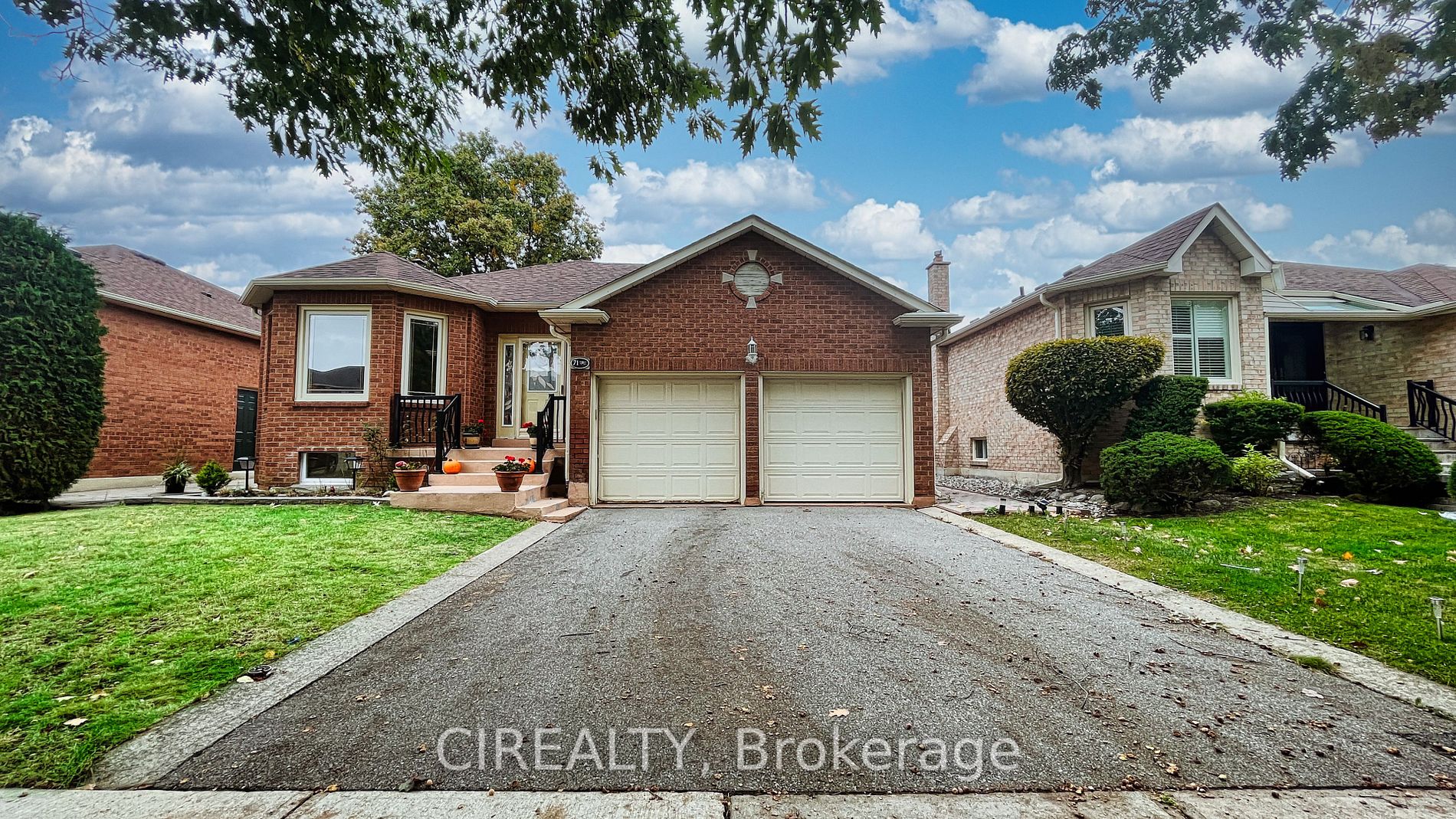 71 Findhorn Cres, #Lower