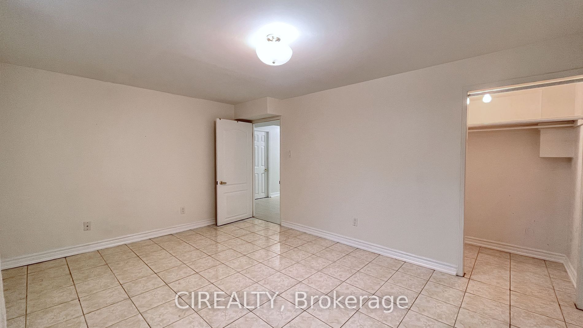 71 Findhorn Cres, #Lower