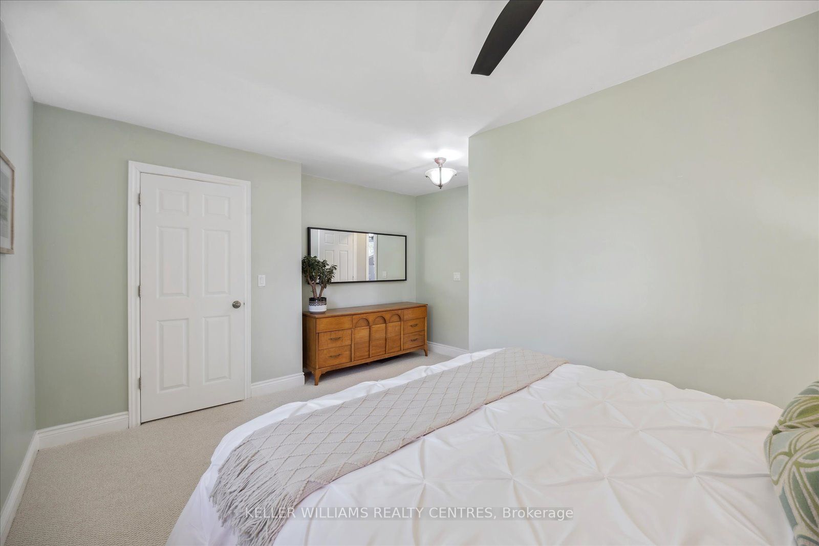 18 Boulding Dr
