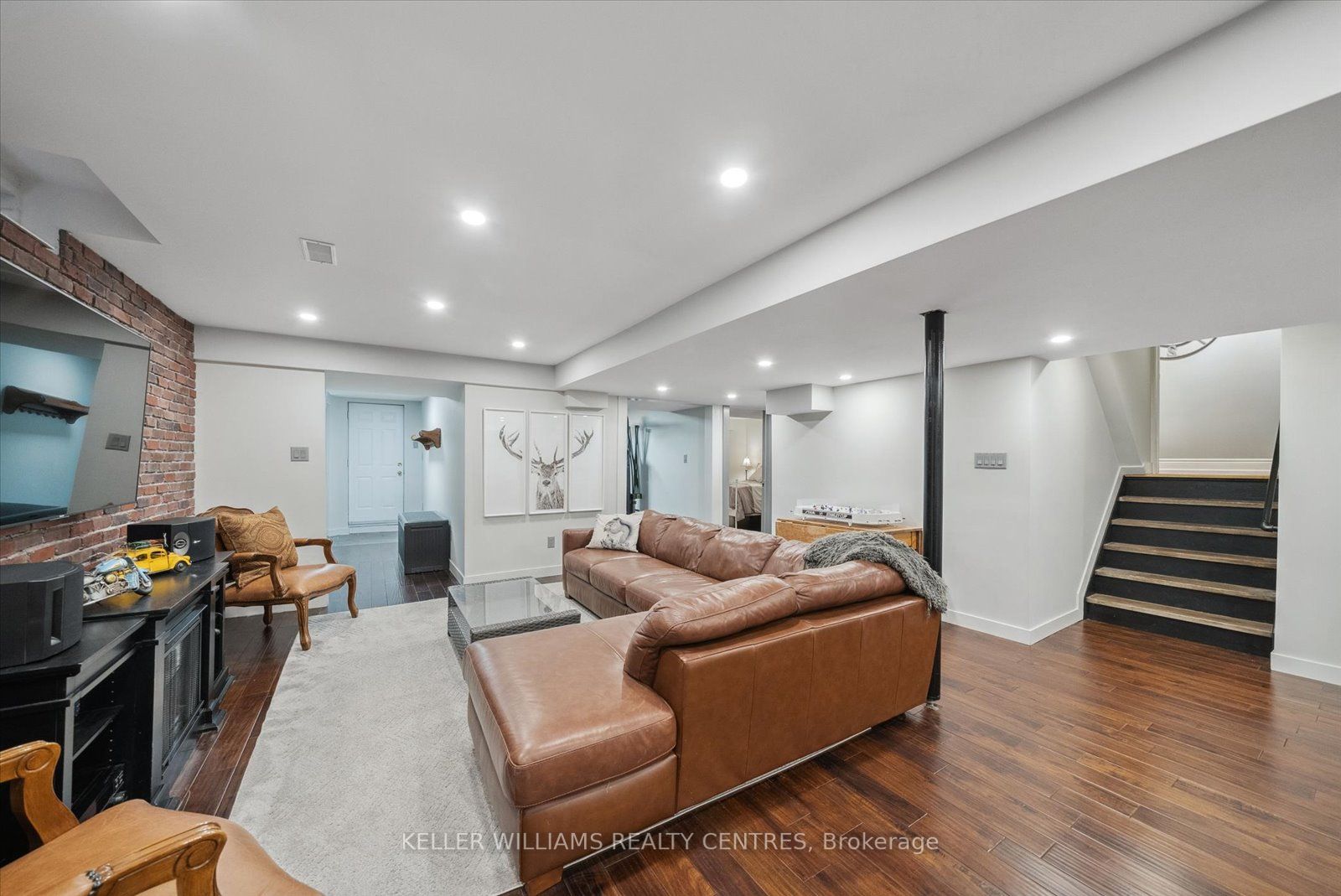 126 Hollybush Dr