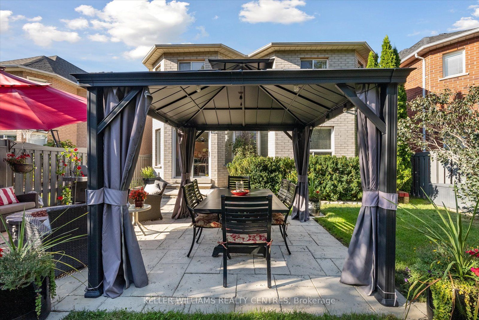 126 Hollybush Dr