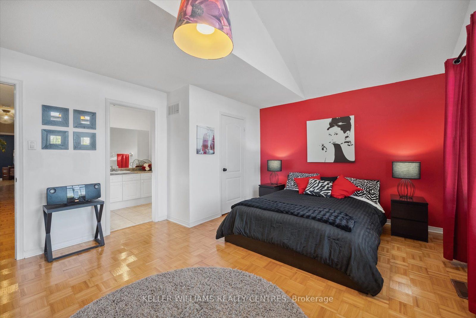 126 Hollybush Dr