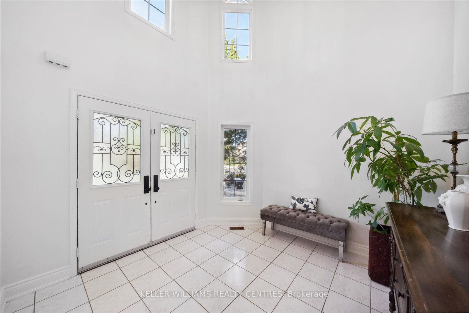 126 Hollybush Dr