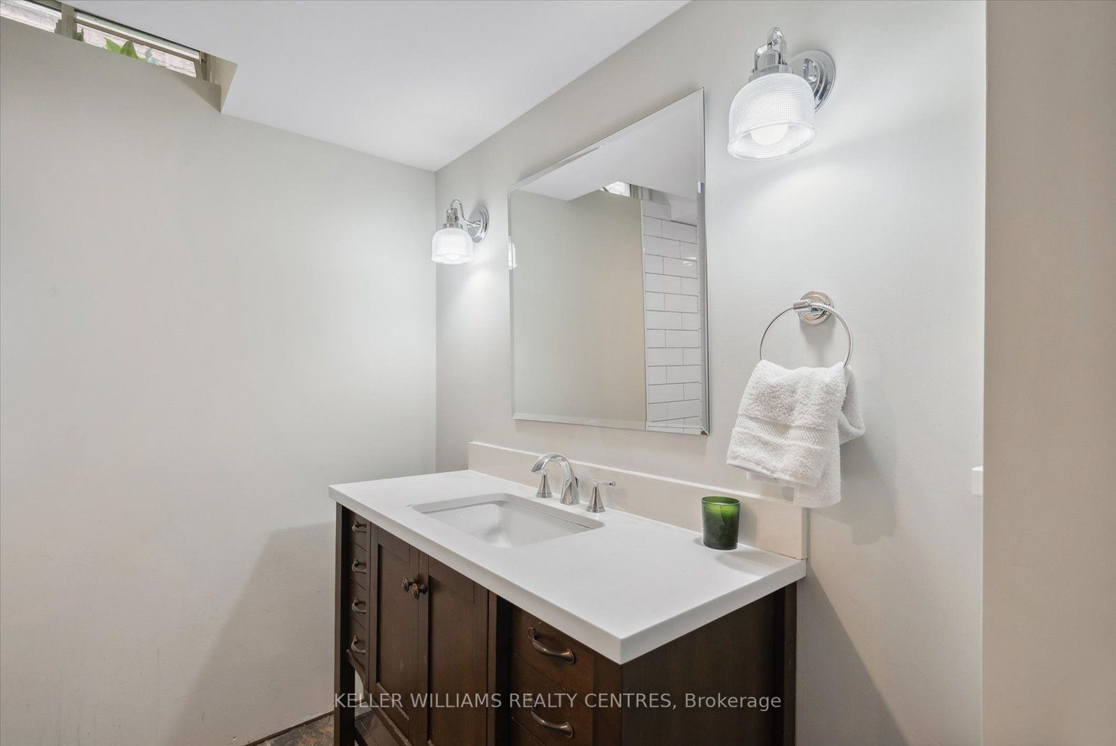 126 Hollybush Dr