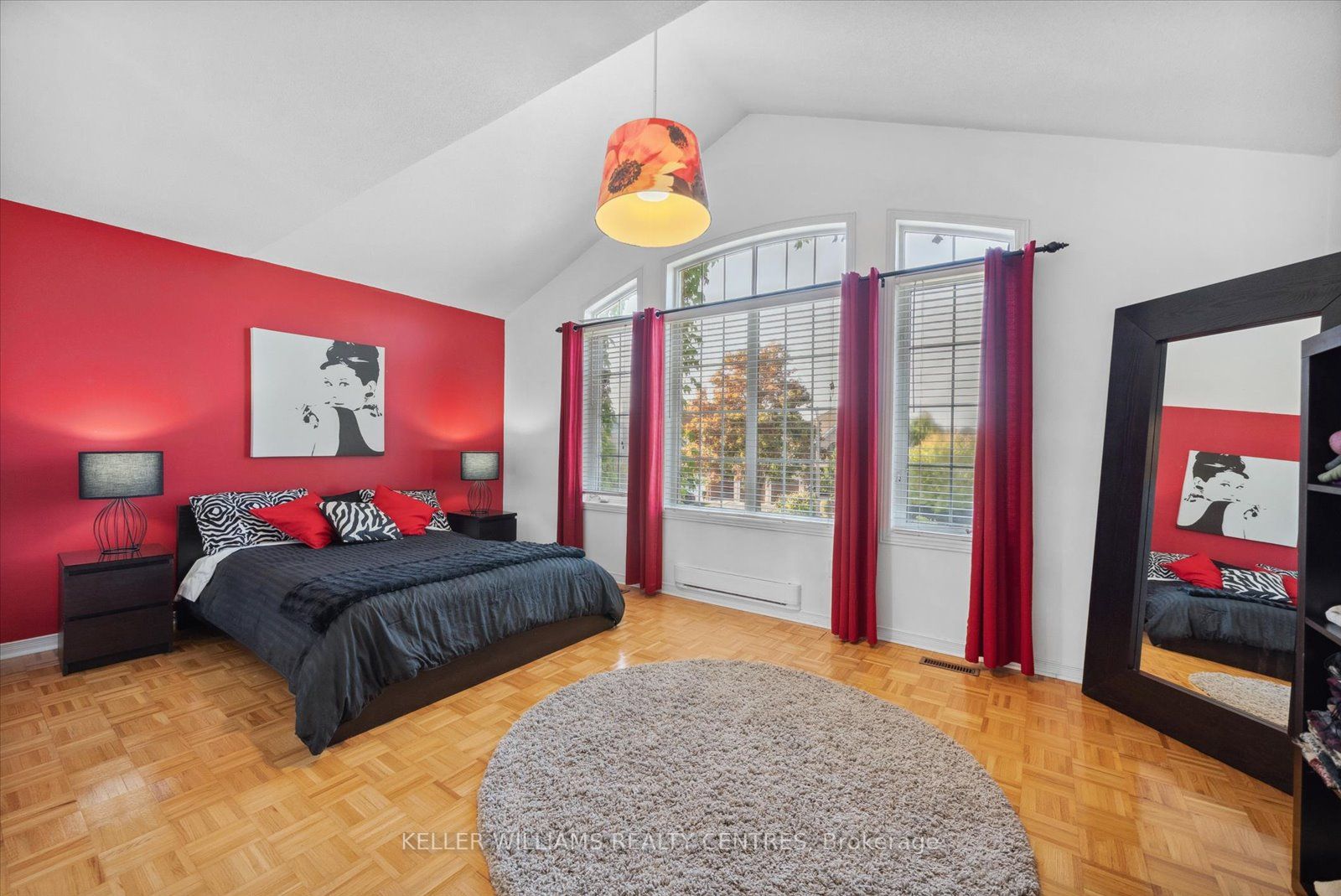 126 Hollybush Dr