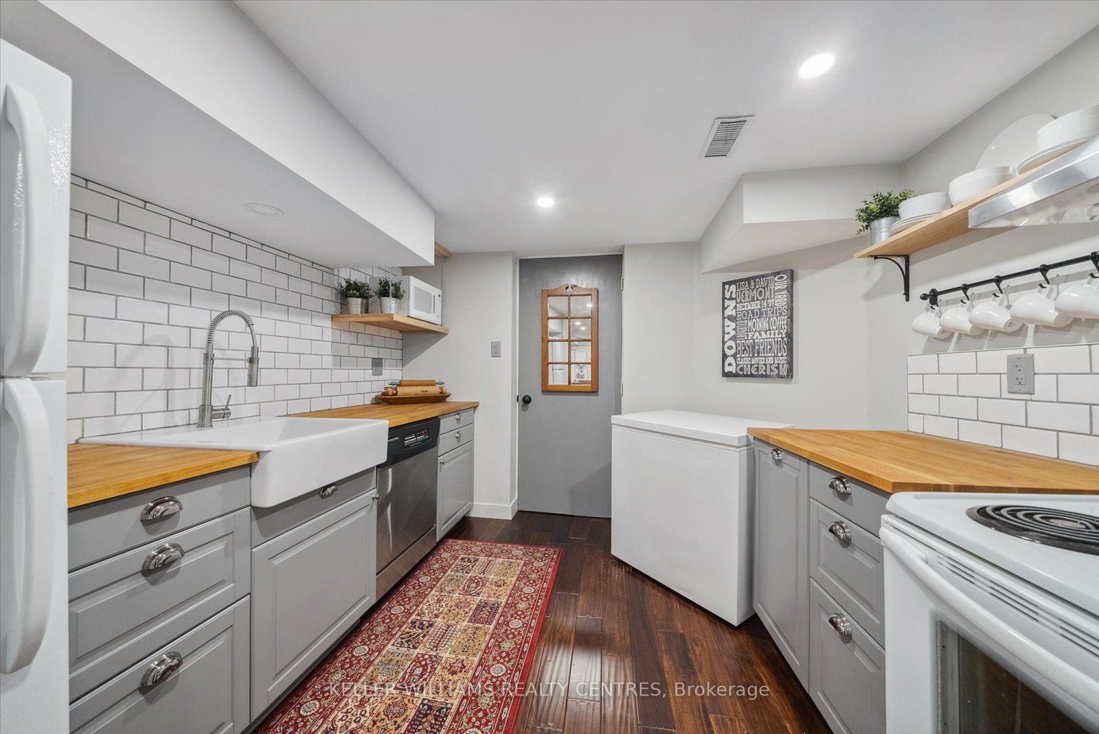 126 Hollybush Dr